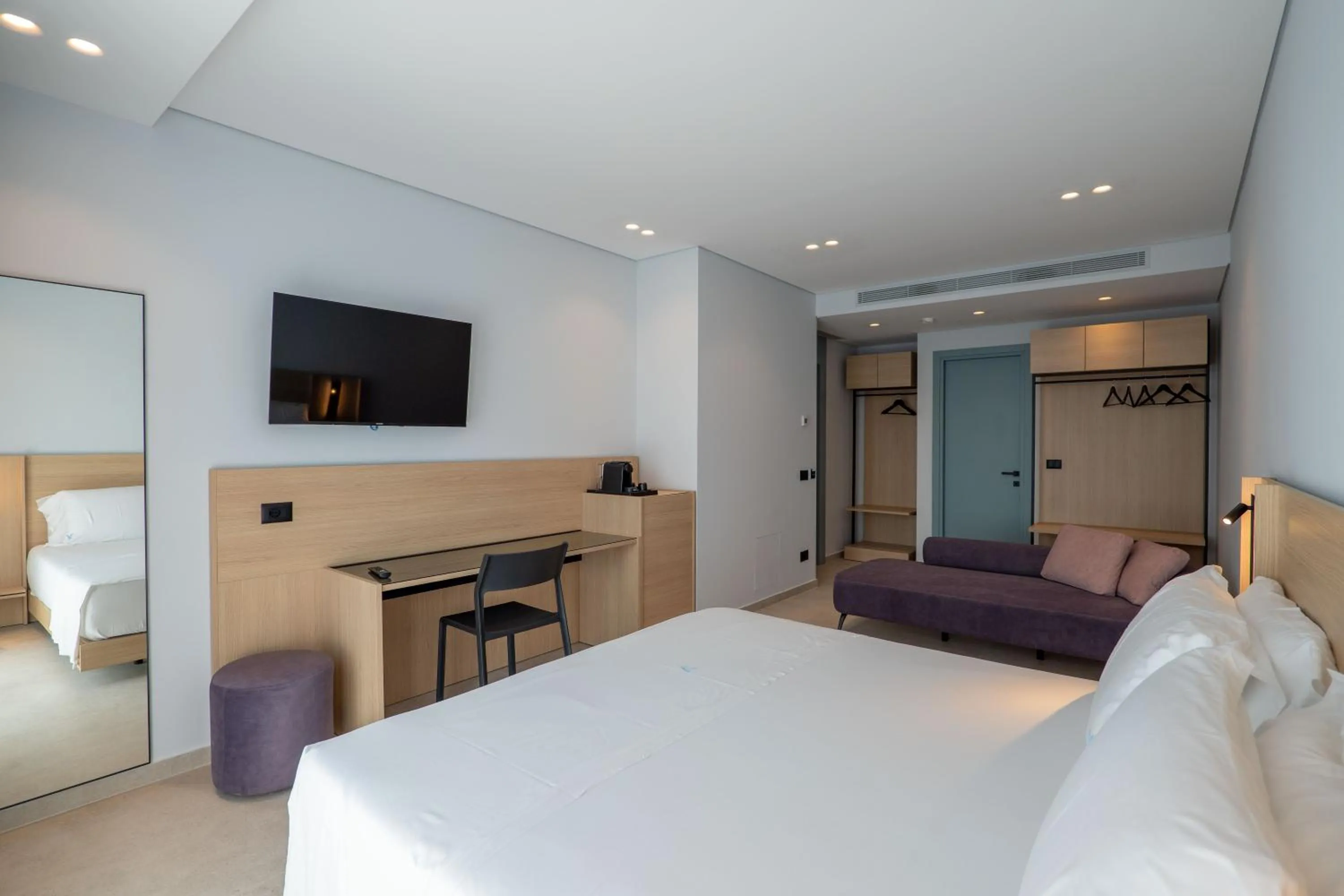 Photo of the whole room, Bed in Victoria Boutique Hotel