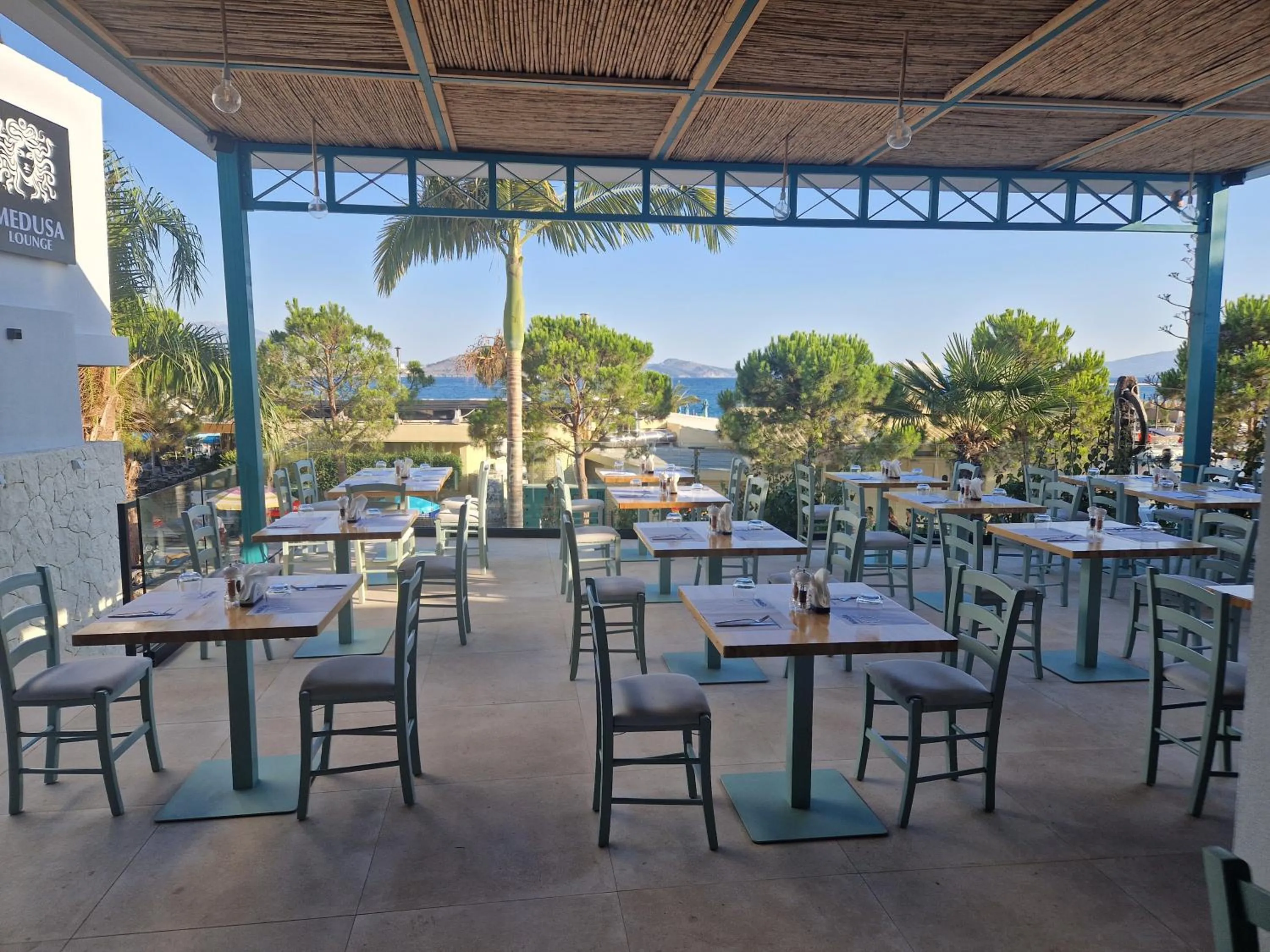 Restaurant/places to eat in Victoria Boutique Hotel