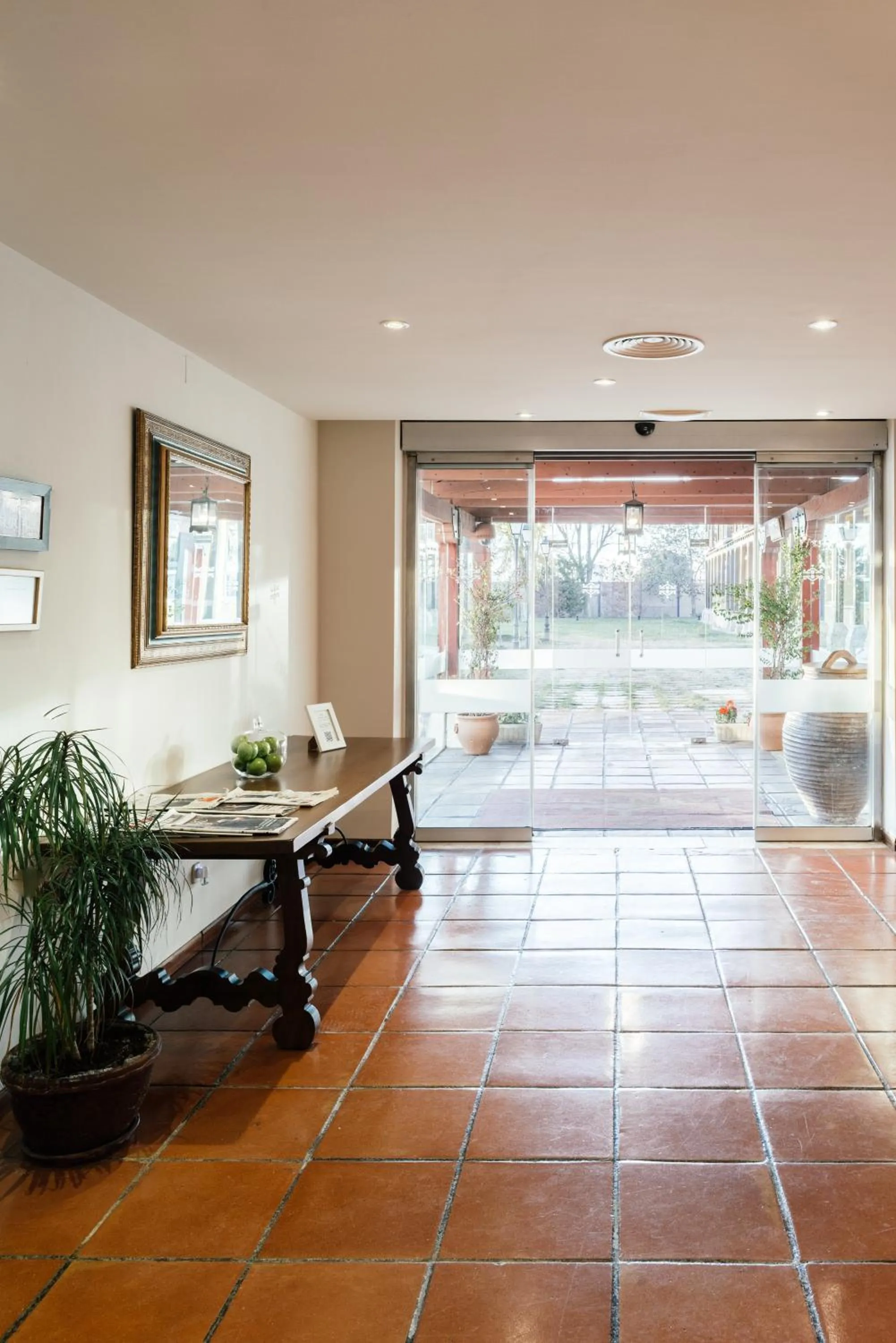 Communal lounge/ TV room in Parador de Manzanares