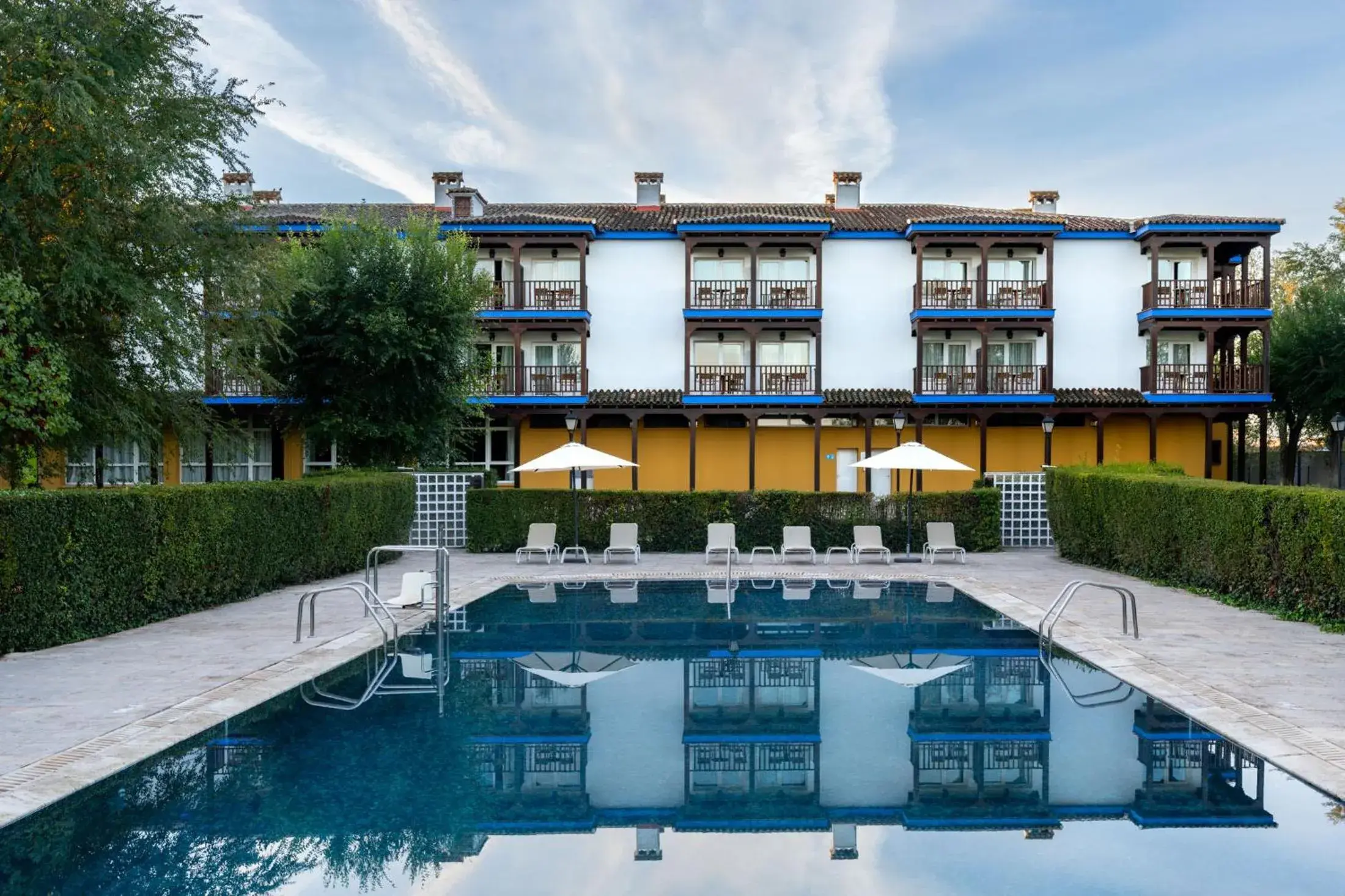 Swimming pool in Parador de Manzanares Swimming pool in Parador de Manzanares