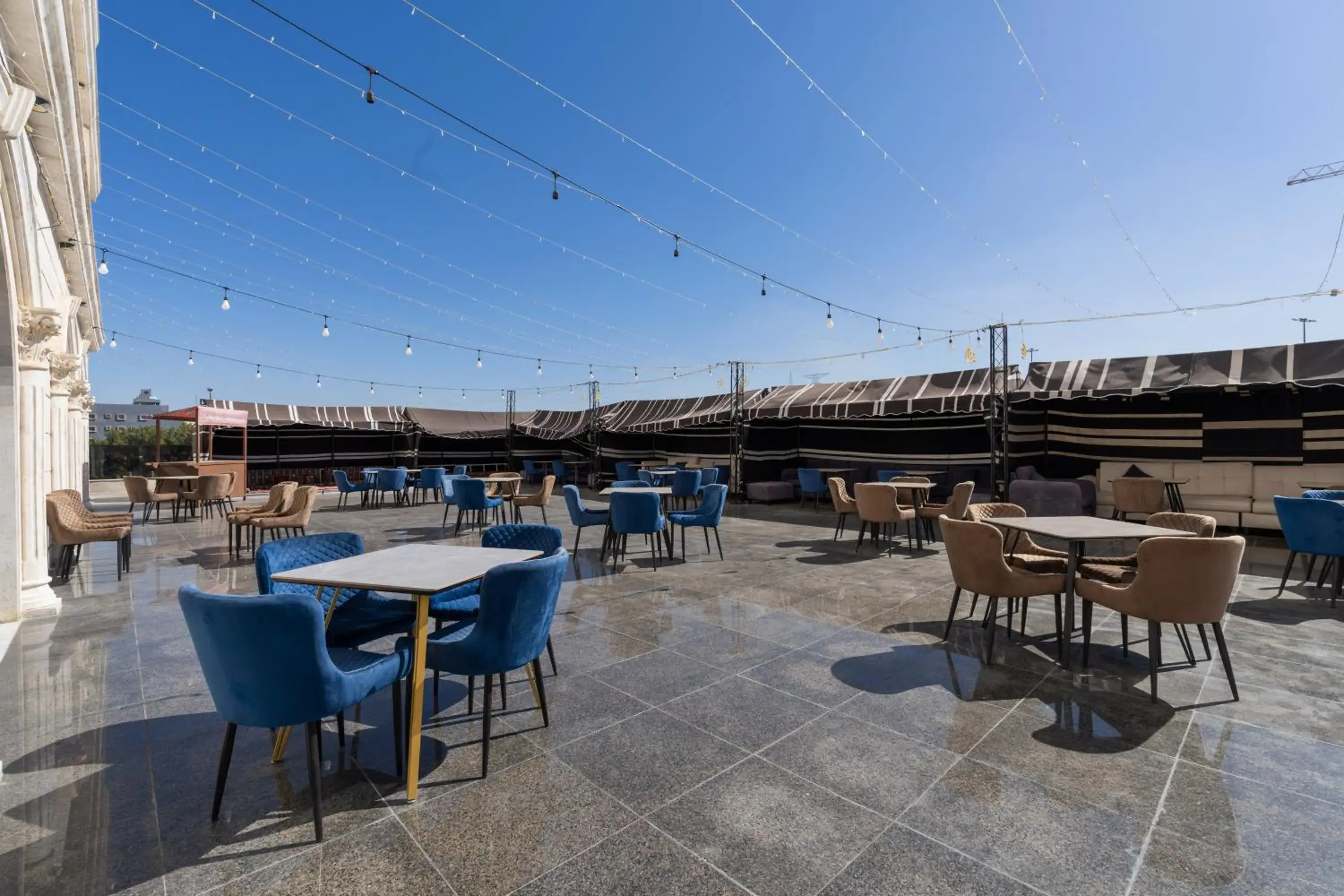 Restaurant/places to eat in Sunday Jeddah Hotel Restaurant/places to eat in Sunday Jeddah Hotel