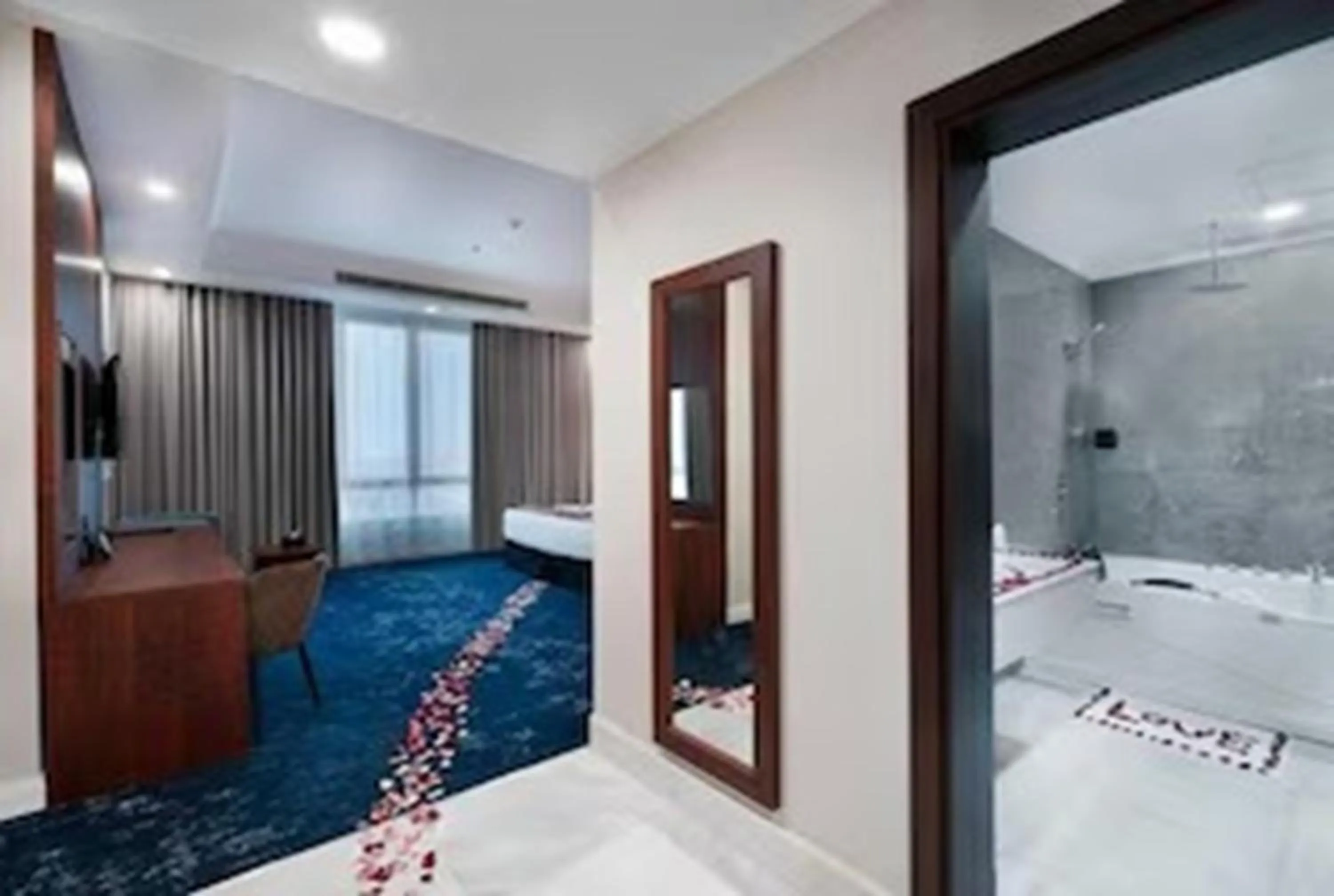 Bathroom, Bed in Sunday Jeddah Hotel