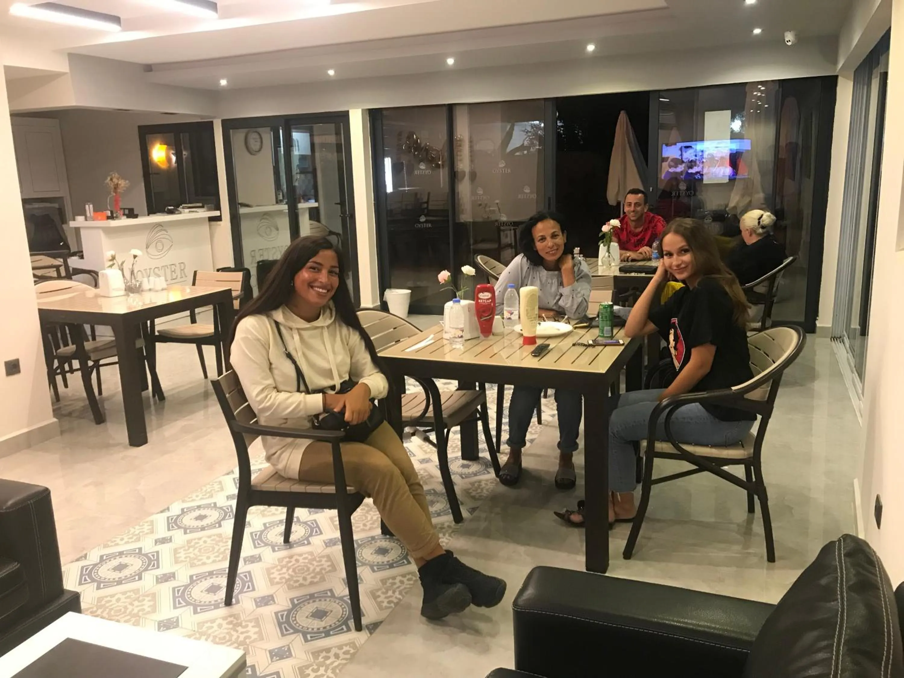 Restaurant/places to eat in Oyster Boutique Hotel