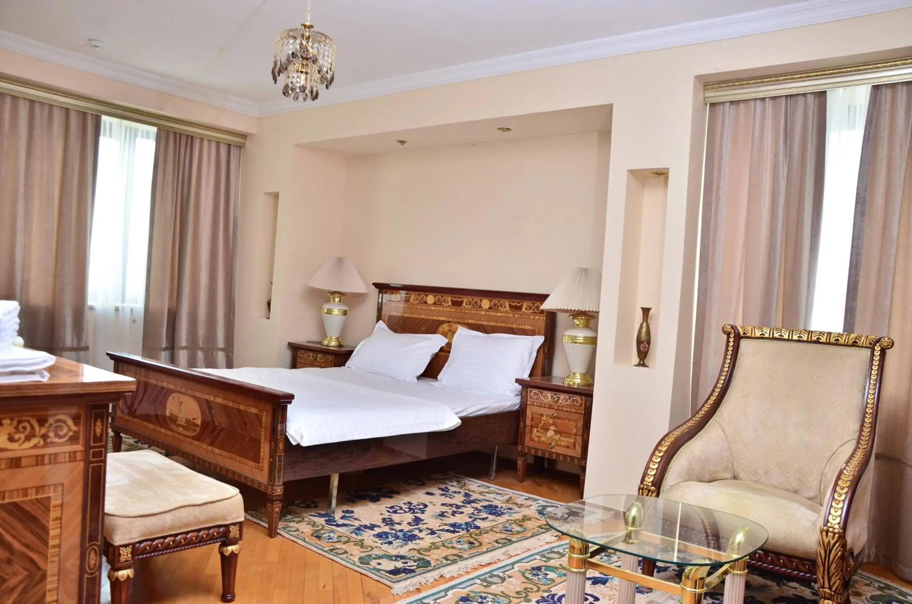Deluxe Queen Room - single occupancy in Karvan-N Deluxe Queen Room - single occupancy in Karvan-N