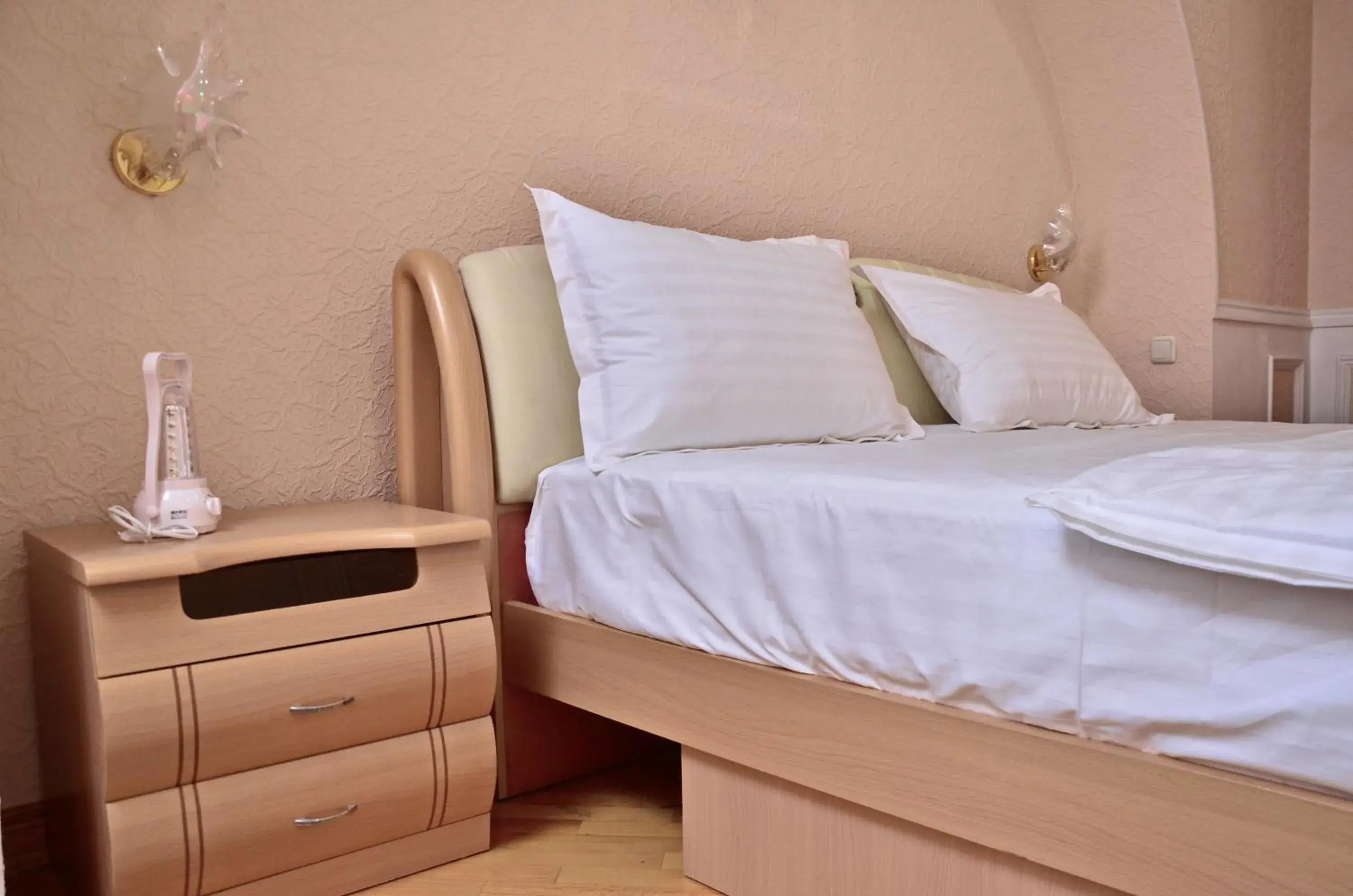 King Room with Spa Bath - single occupancy in Karvan-N King Room with Spa Bath - single occupancy in Karvan-N