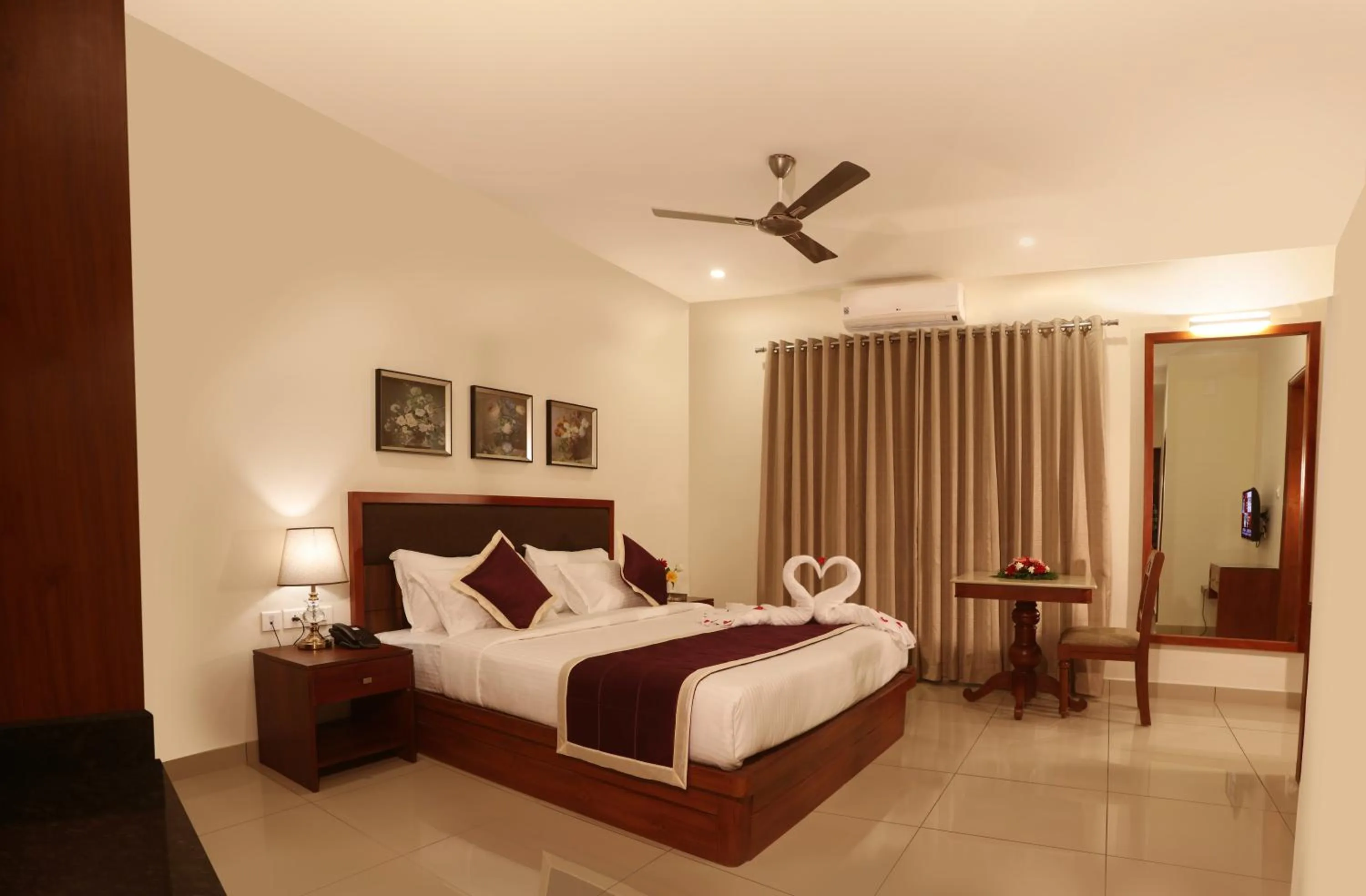 Bedroom, Bed in Bhasuri Inn Guruvayoor