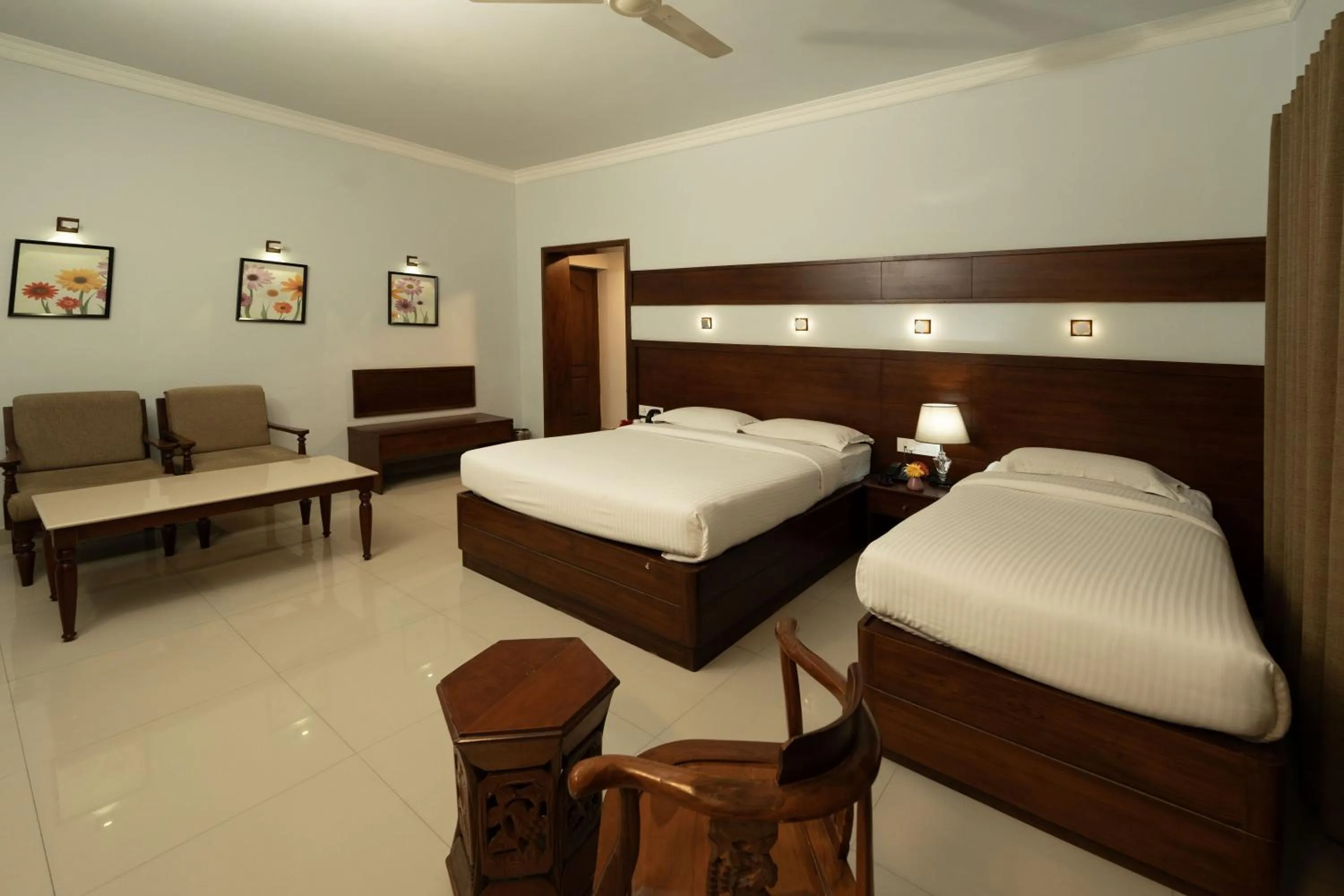 Bedroom, Bed in Bhasuri Inn Guruvayoor