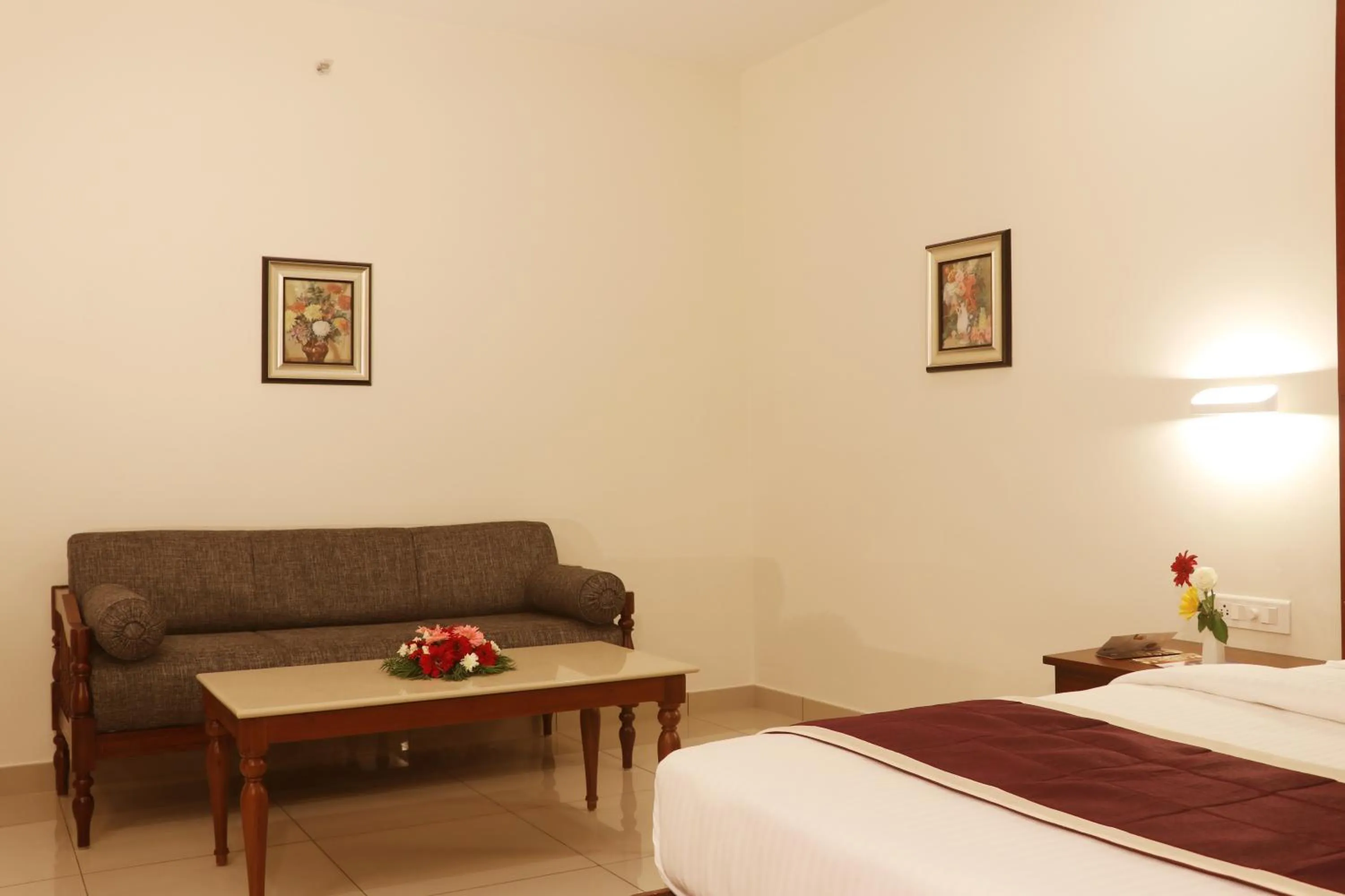 Living room, Bed in Bhasuri Inn Guruvayoor
