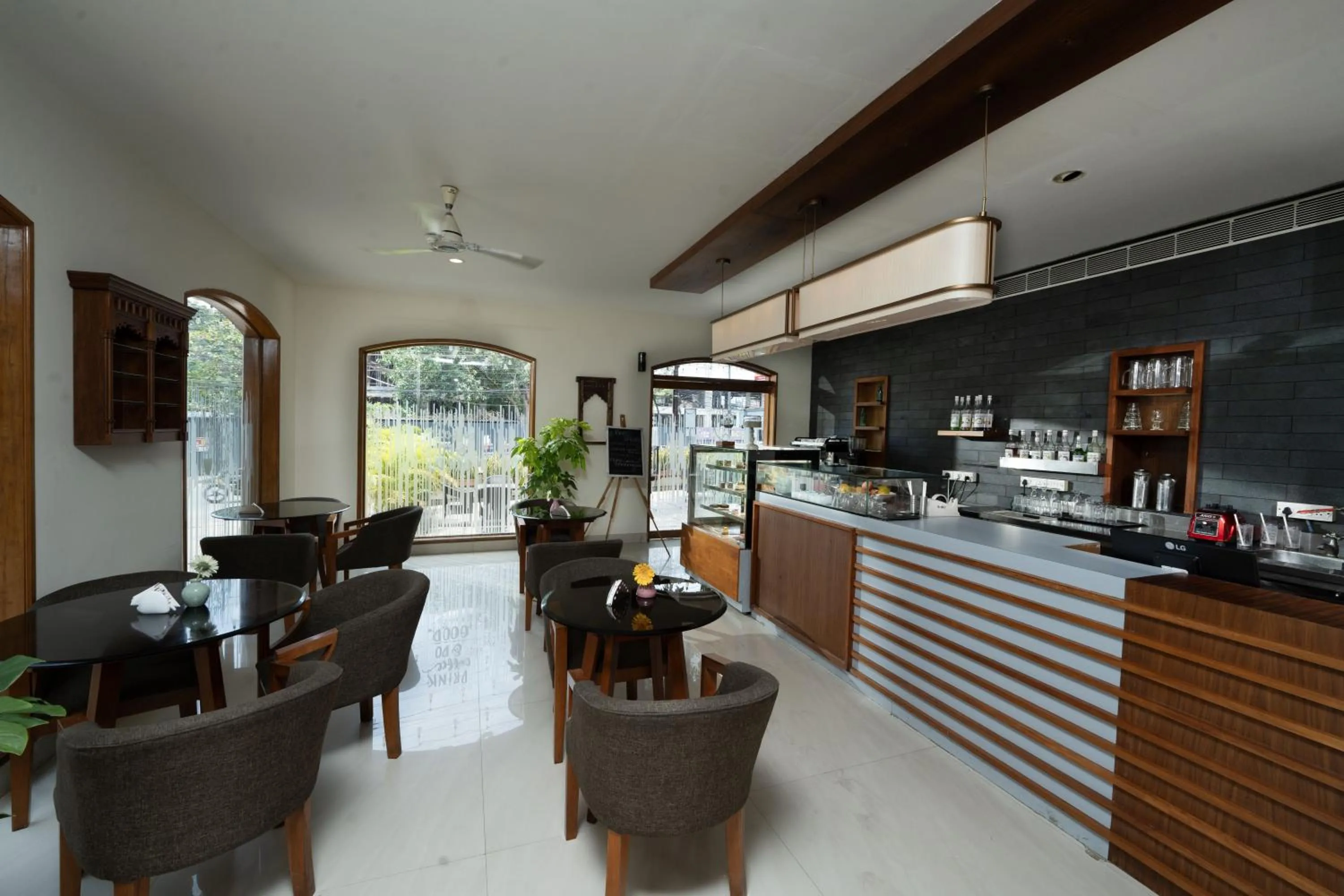Restaurant/places to eat in Bhasuri Inn Guruvayoor