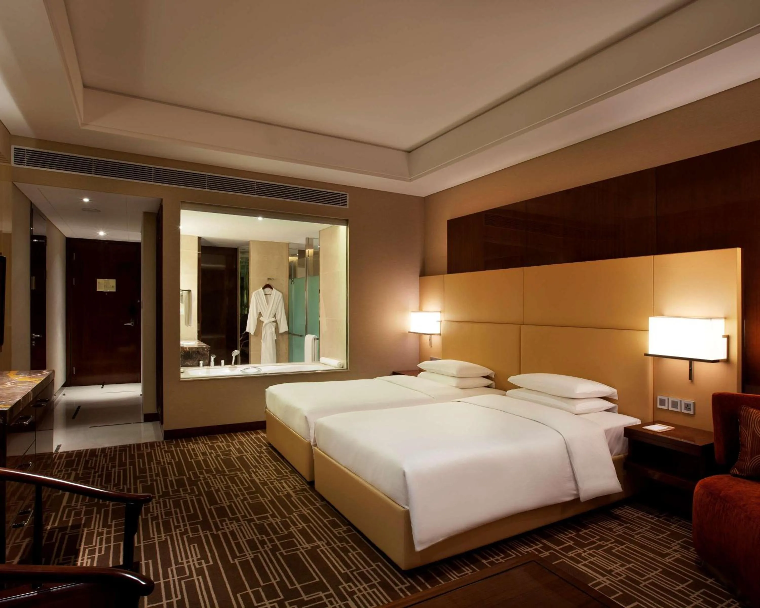 Photo of the whole room, Bed in Hyatt Regency Jinan