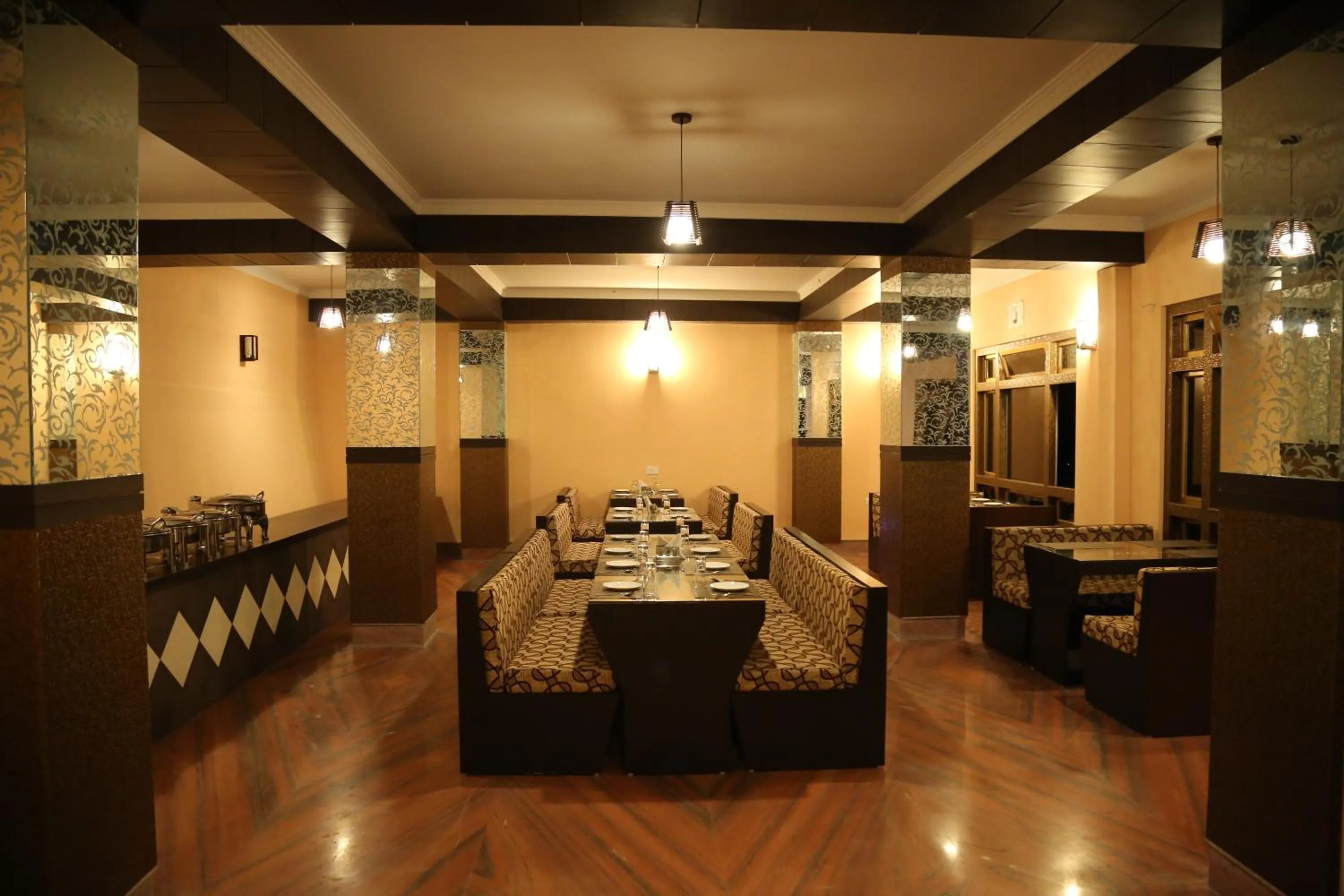 Restaurant/places to eat in Golden Star Continental & Spa