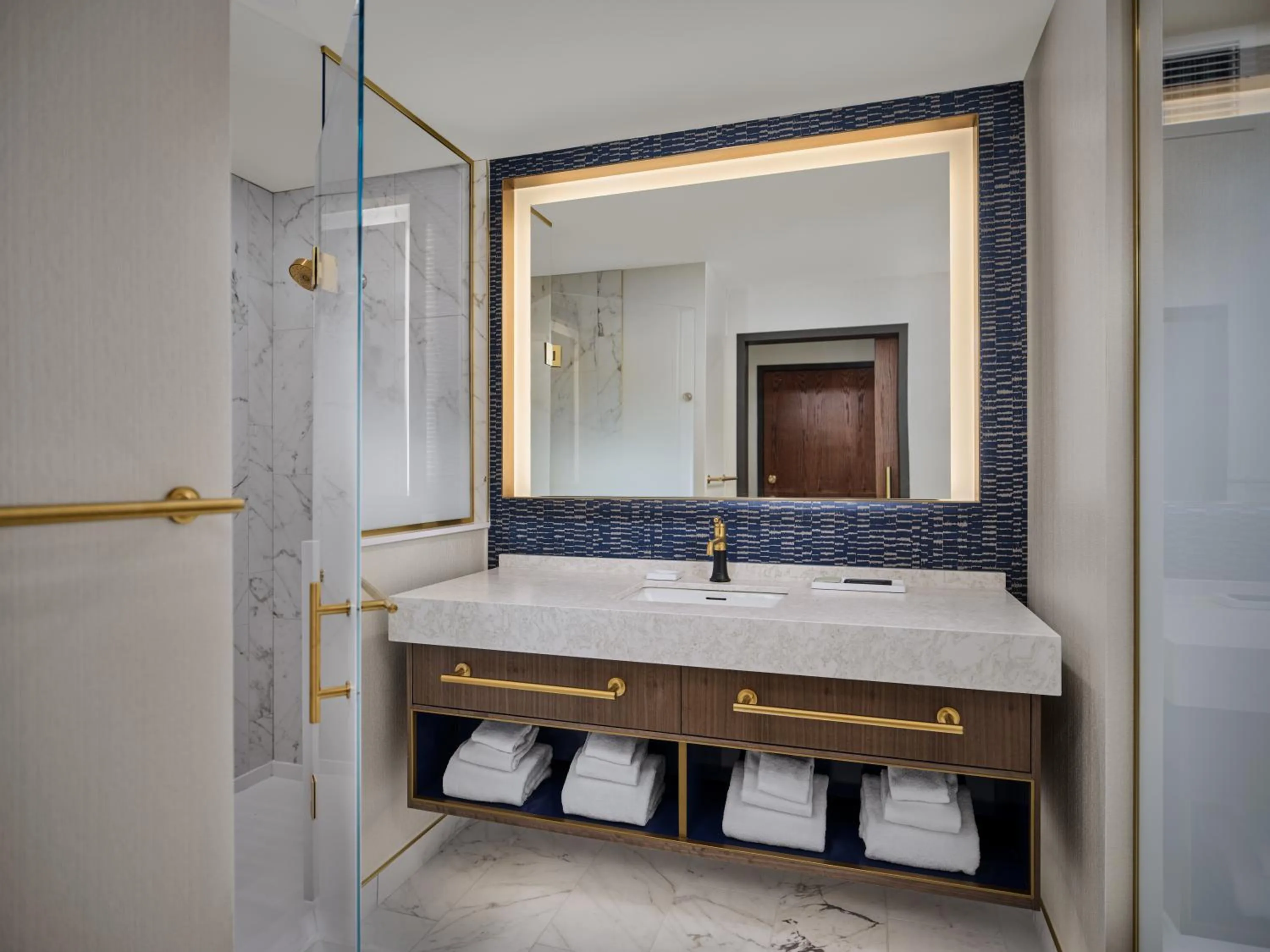 Shower in Hard Rock Hotel & Casino Ottawa