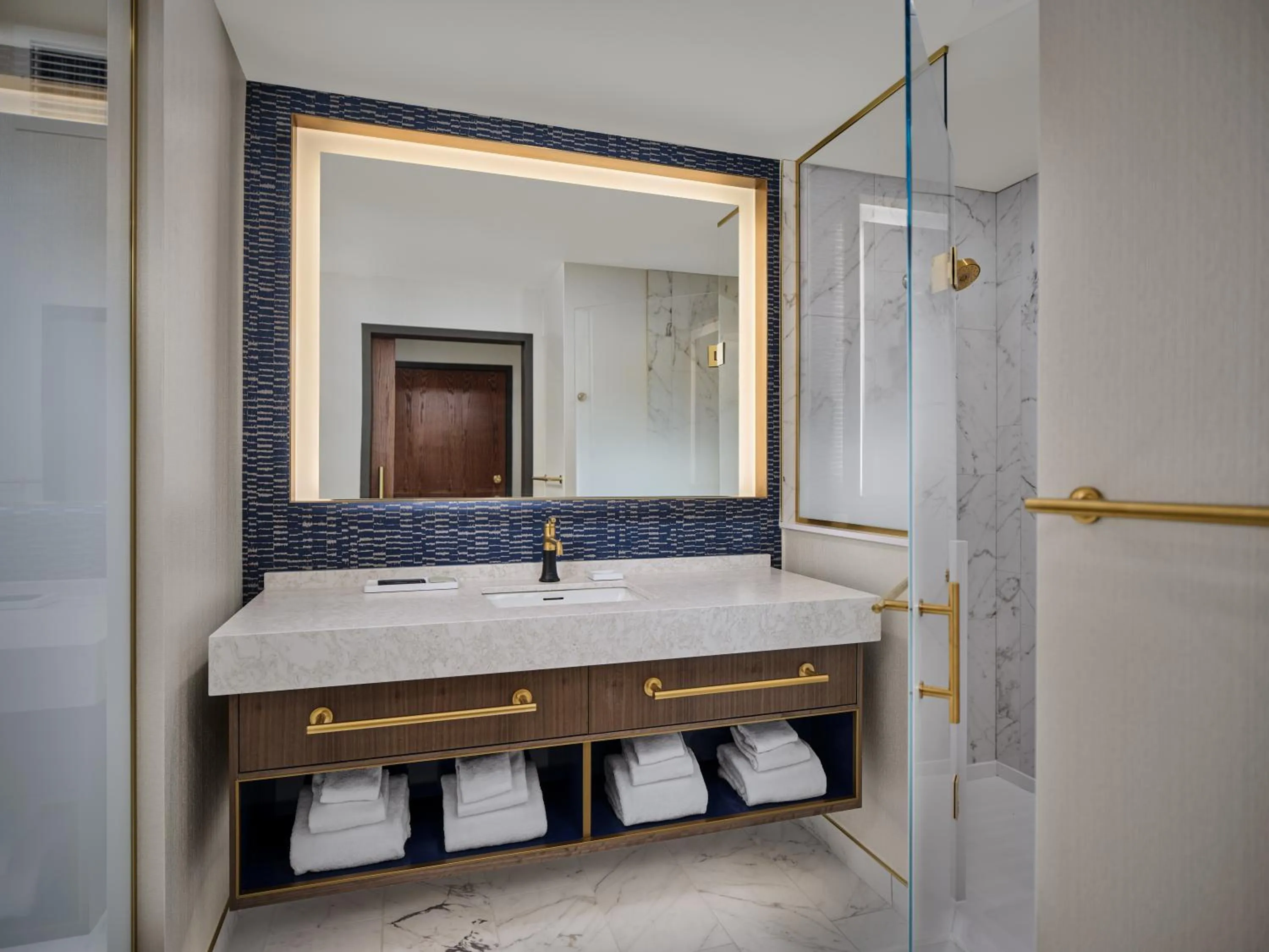 Shower in Hard Rock Hotel & Casino Ottawa