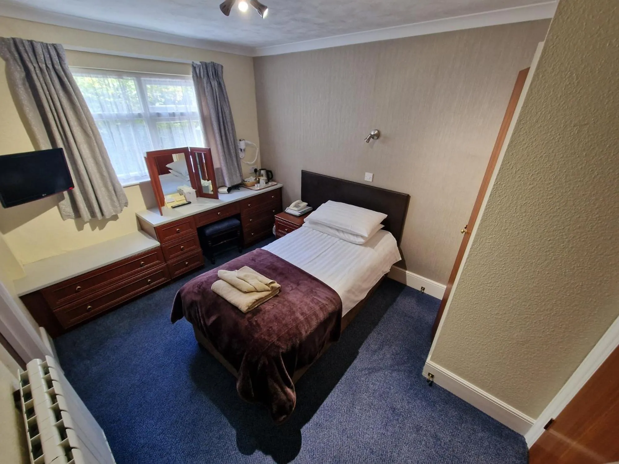 Bed in Grange Lodge Hotel