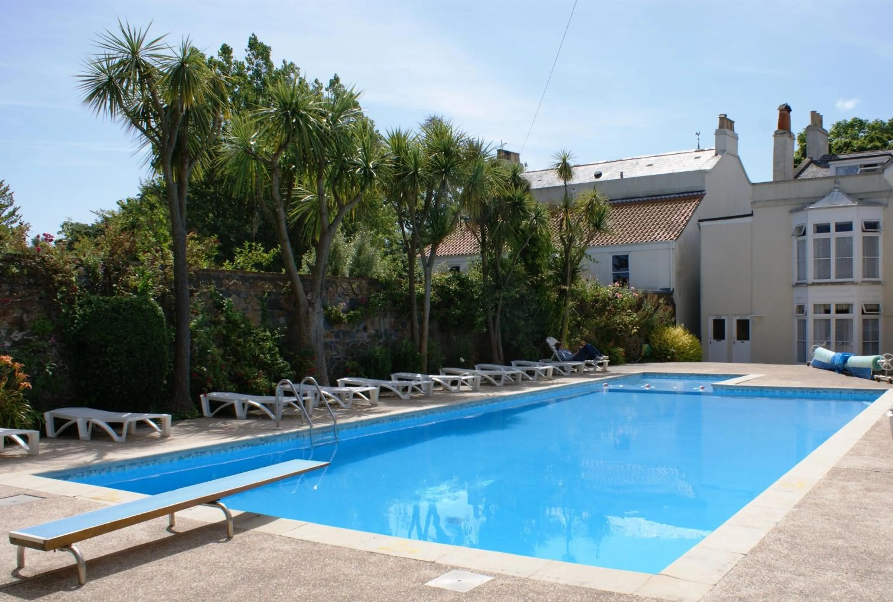 Swimming pool in Grange Lodge Hotel