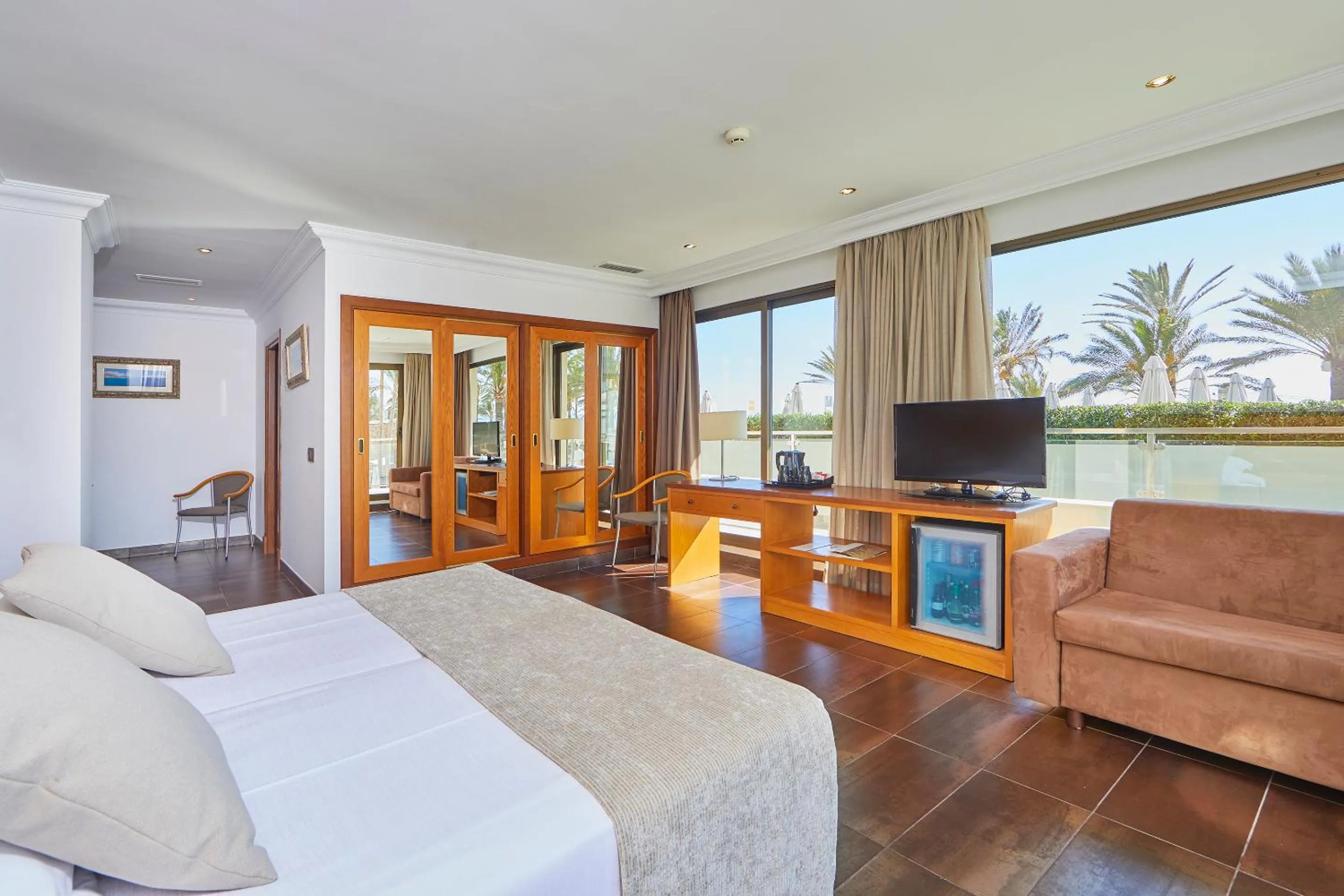 Communal lounge/ TV room in Hotel Playa Golf - Adults Only