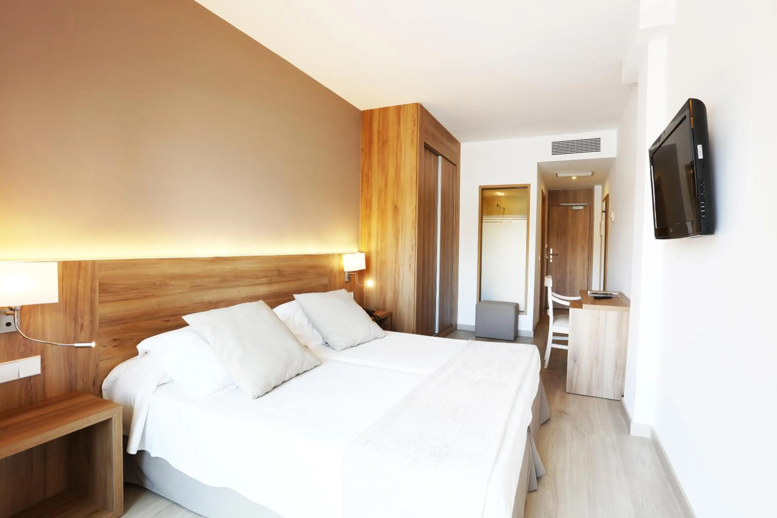 Bed in Hotel Playa Golf - Adults Only