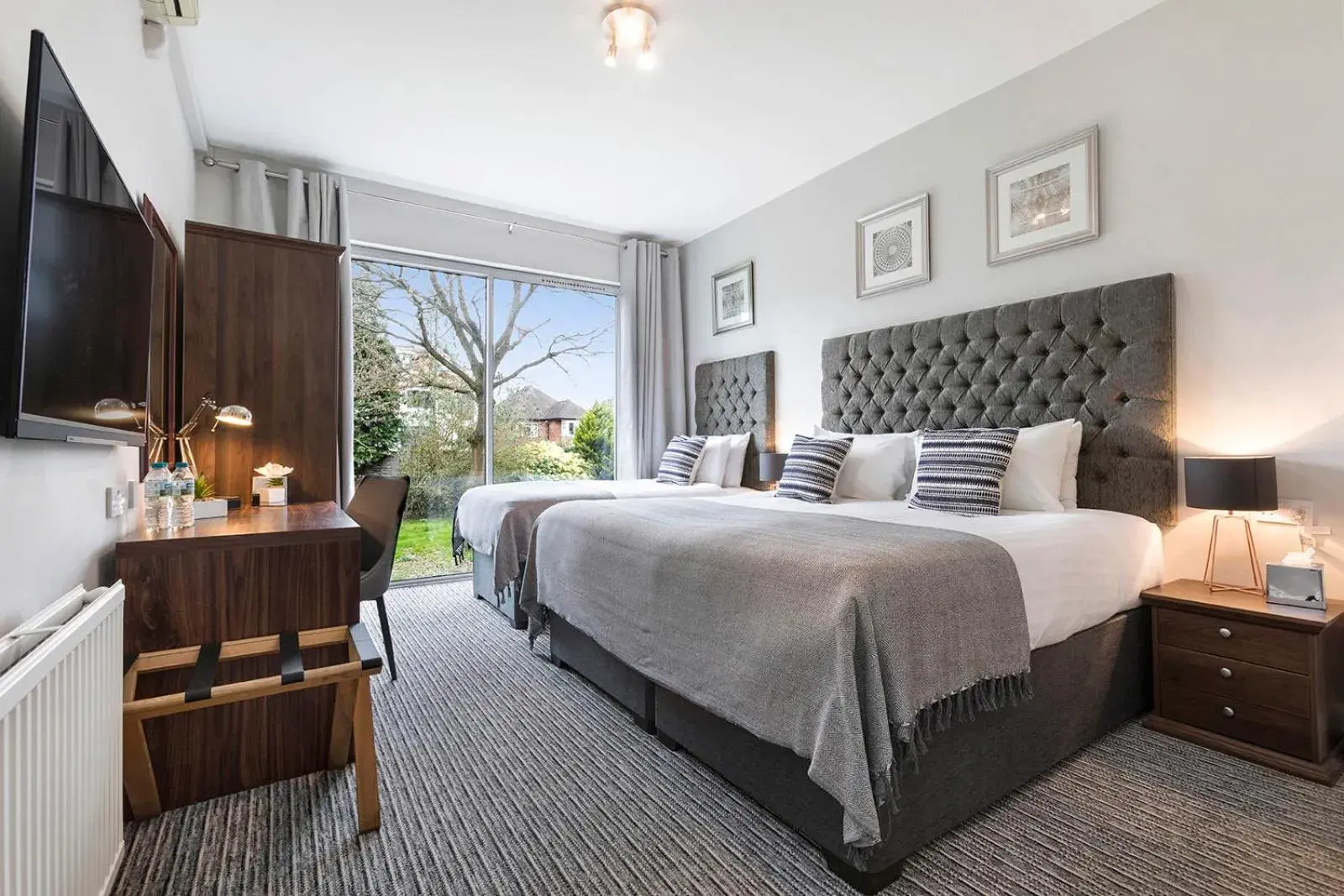 Triple Room in Martel Guest House Triple Room in Martel Guest House