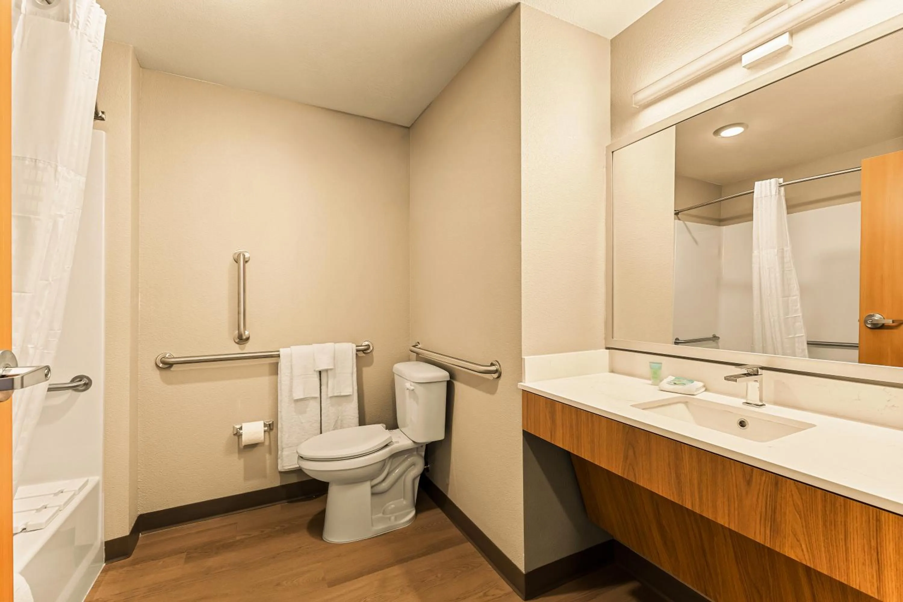 LivAway Suites Seattle- Renton