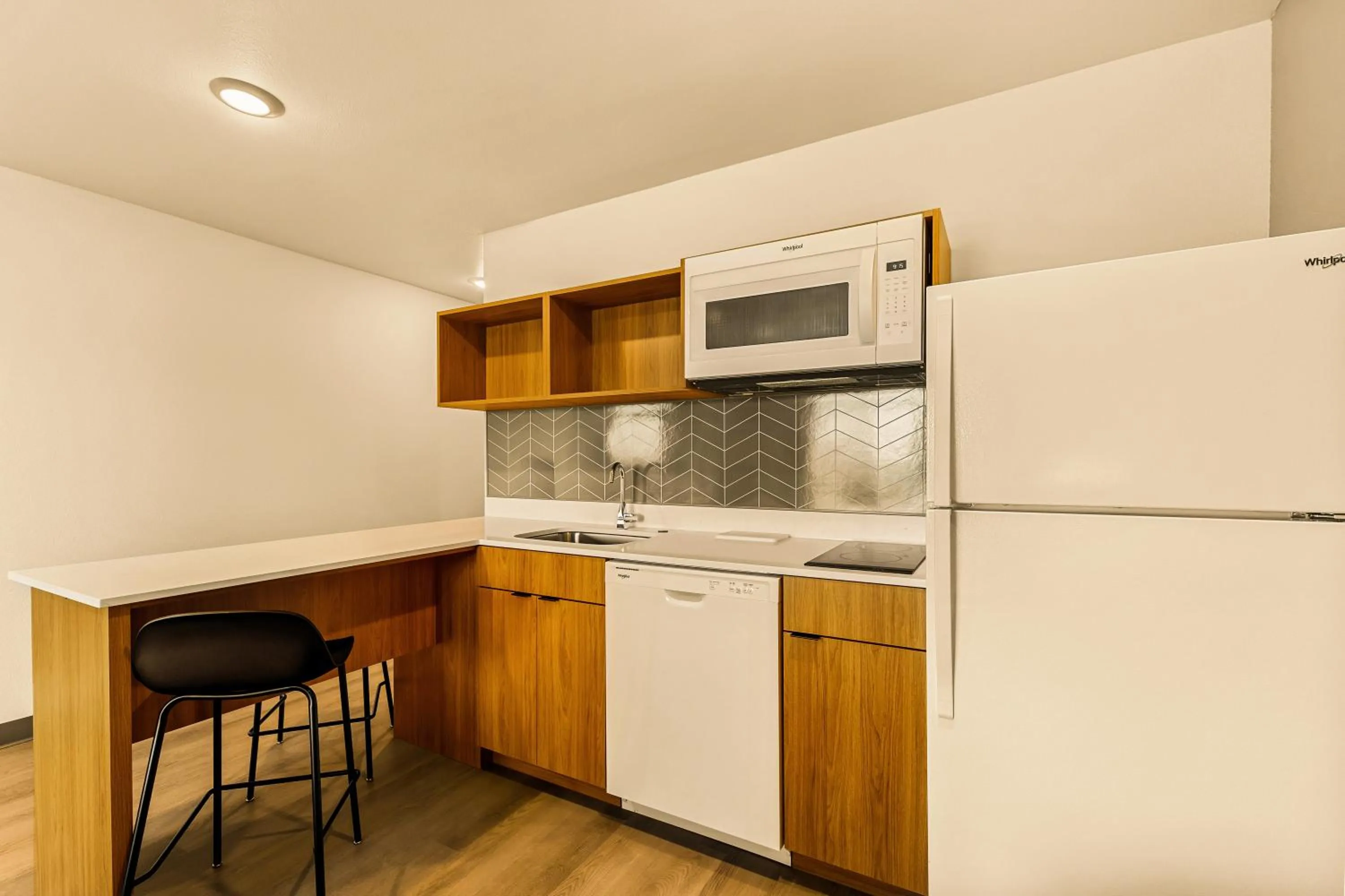 LivAway Suites Seattle- Renton