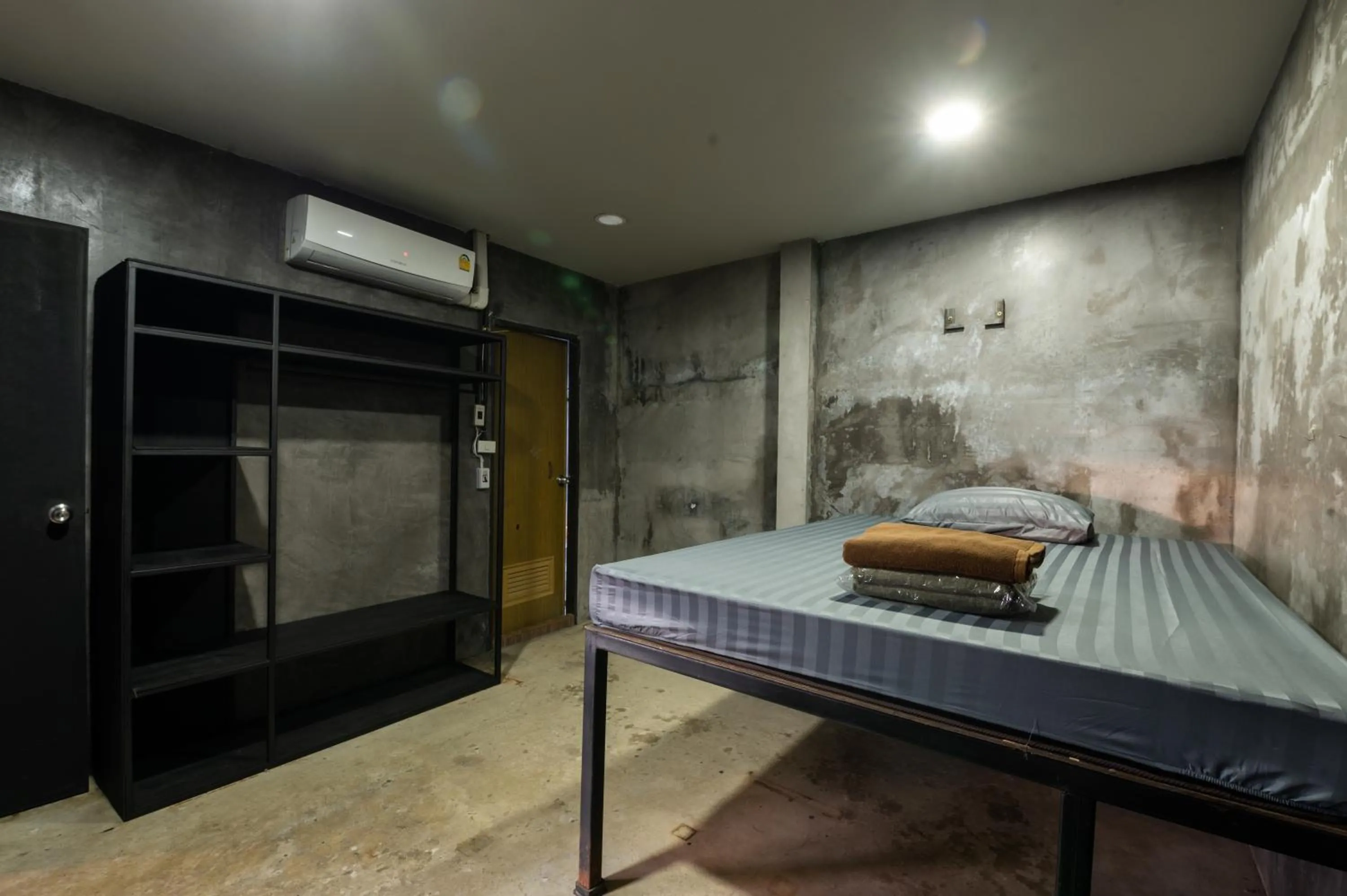 Another High Away Hostel - Bangkok