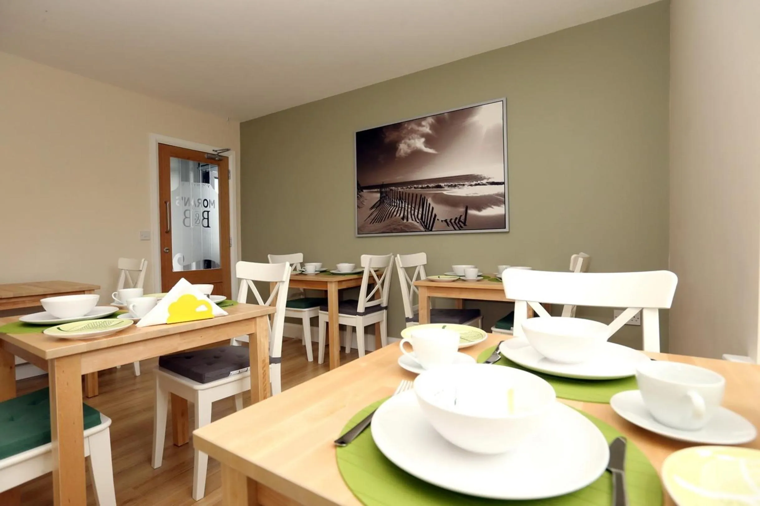 Dining area in Moran's Bar & B&B