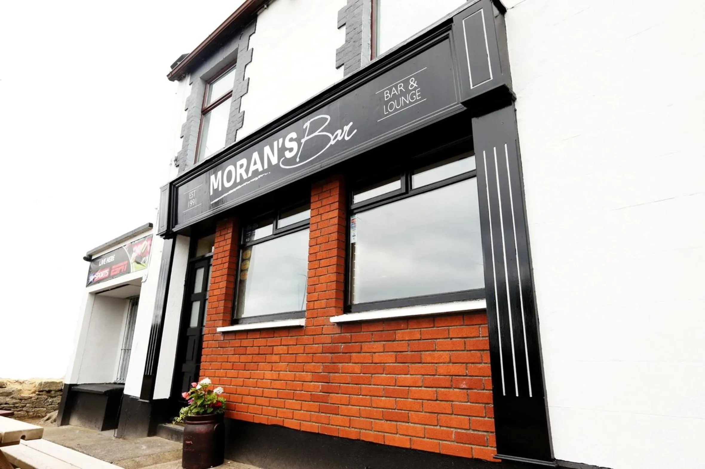 Facade/entrance in Moran's Bar & B&B