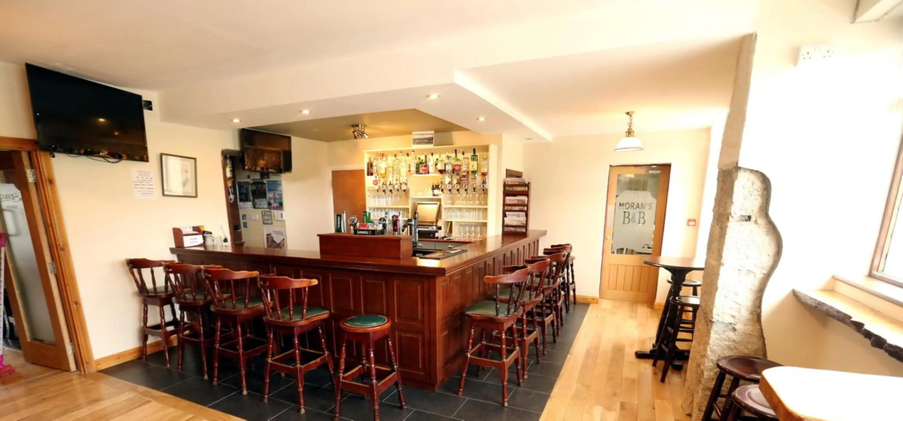 Lounge or bar in Moran's Bar & B&B