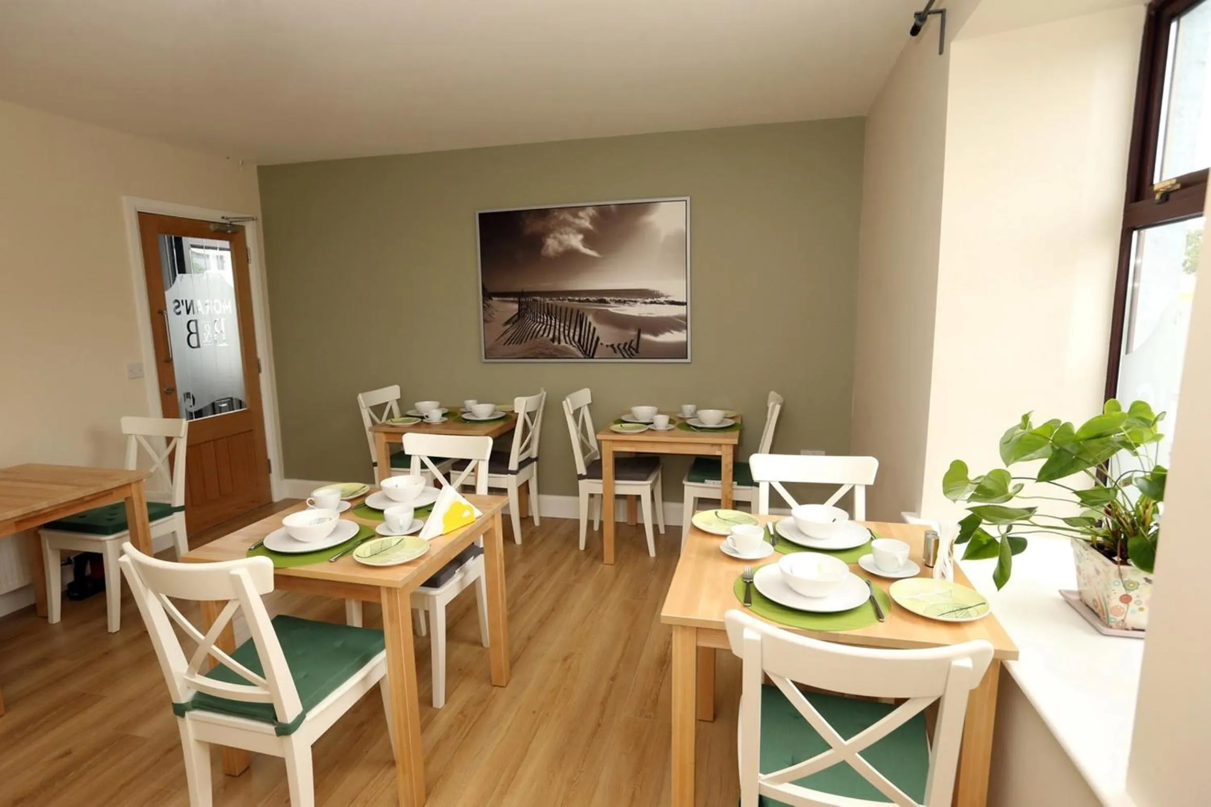 Dining area in Moran's Bar & B&B