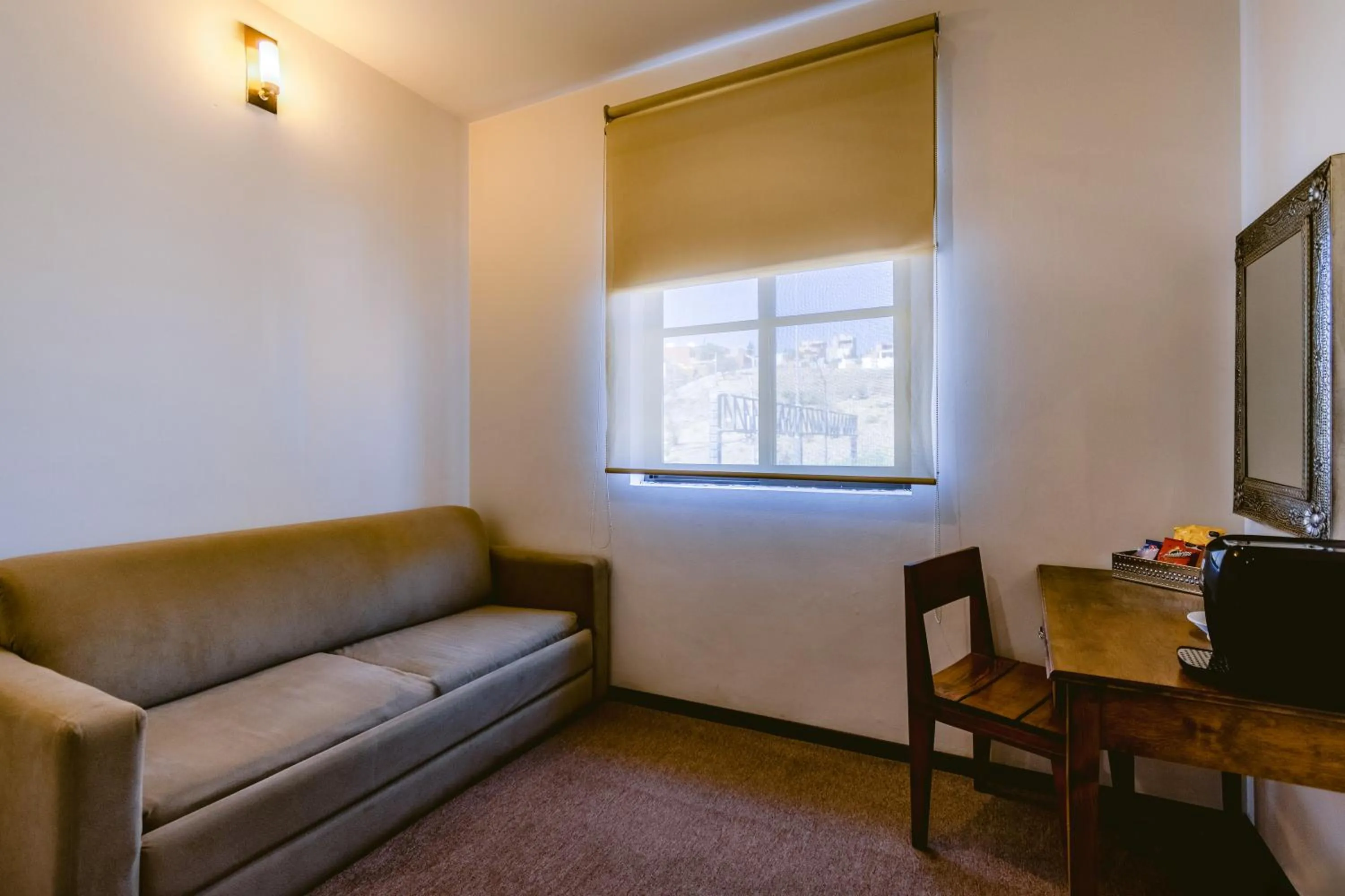 Photo of the whole room in Hotel La Estación