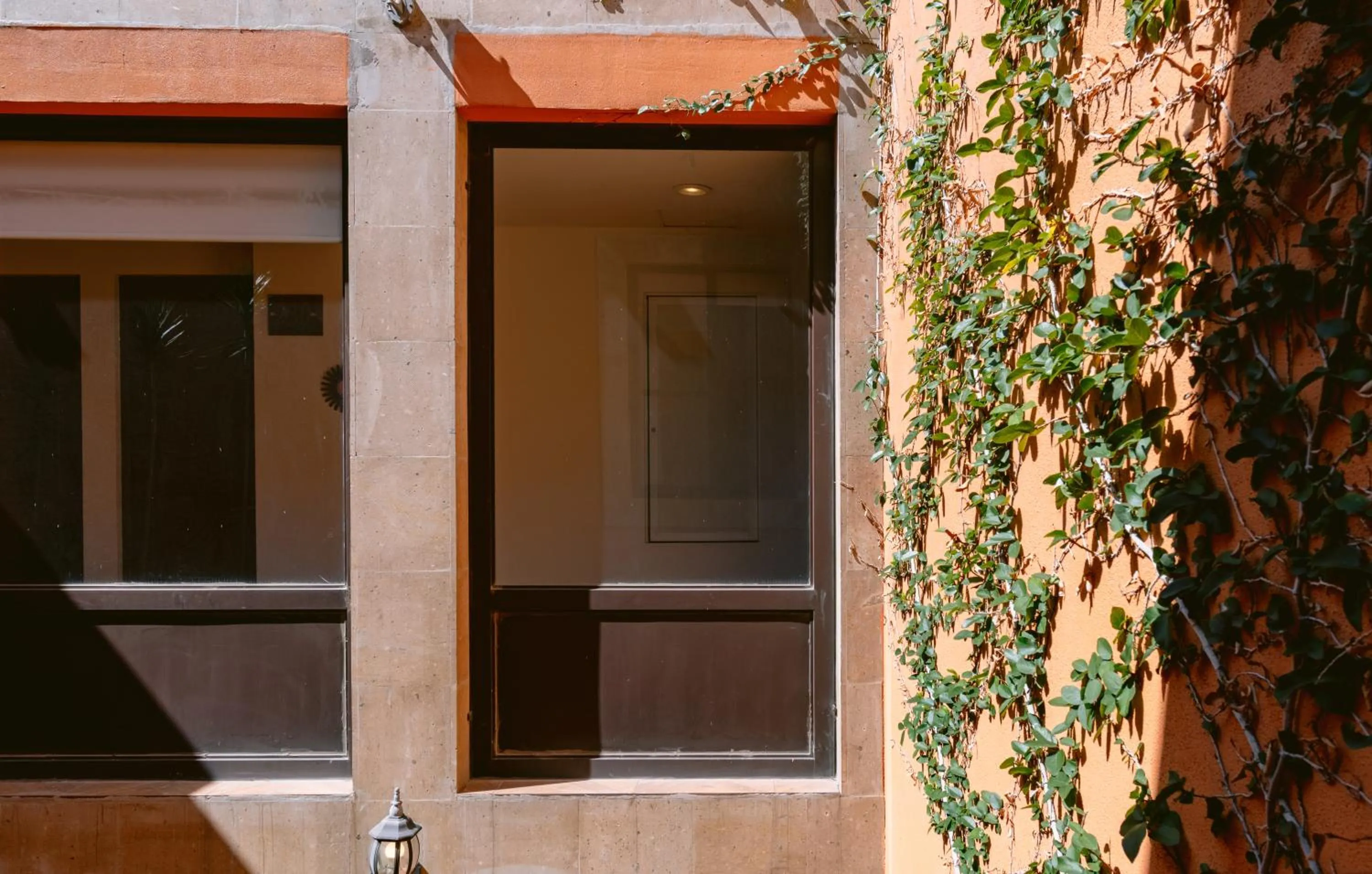 Decorative detail in Hotel La Estación