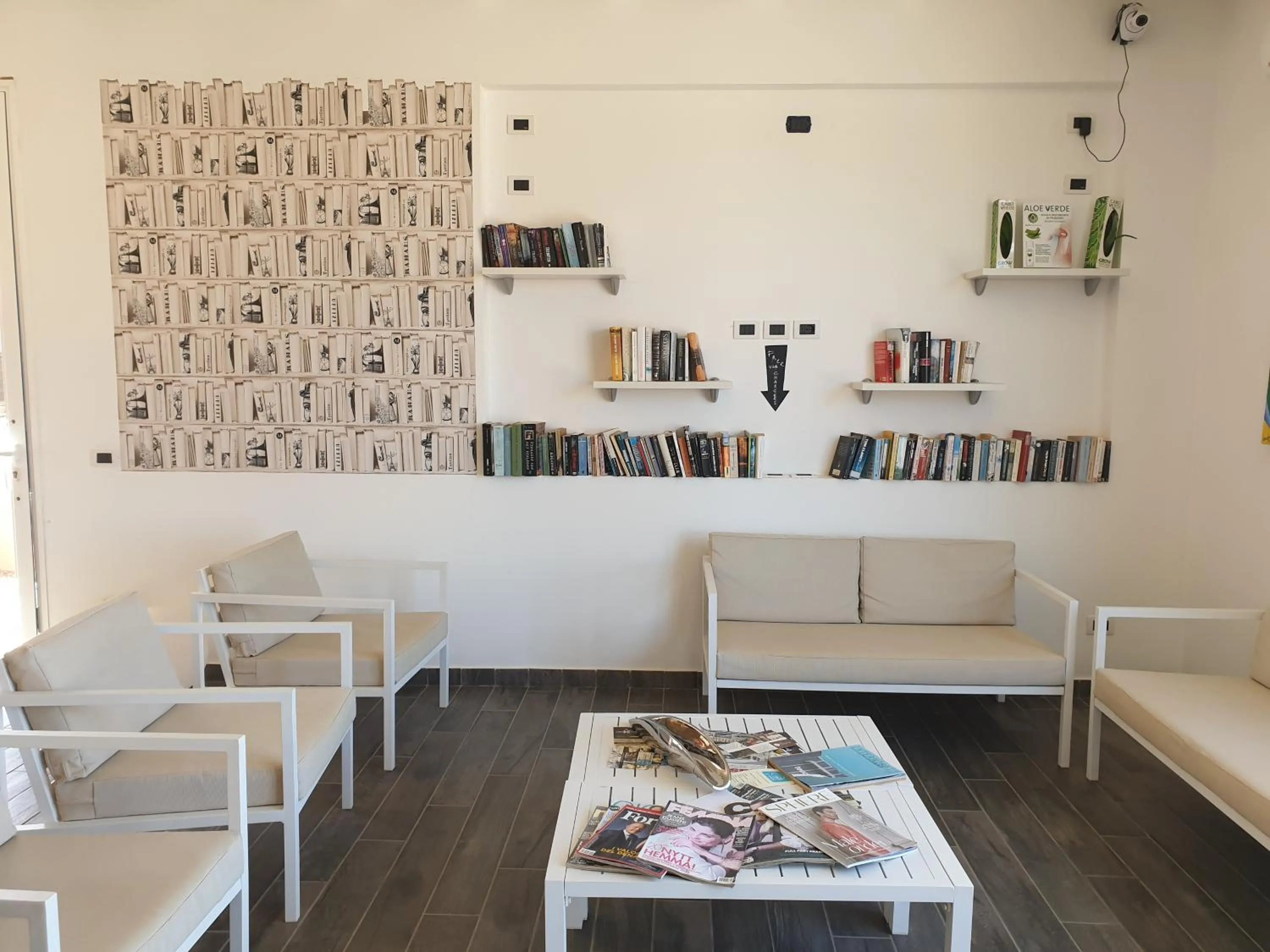 Library in Aparthotel Por do Sol