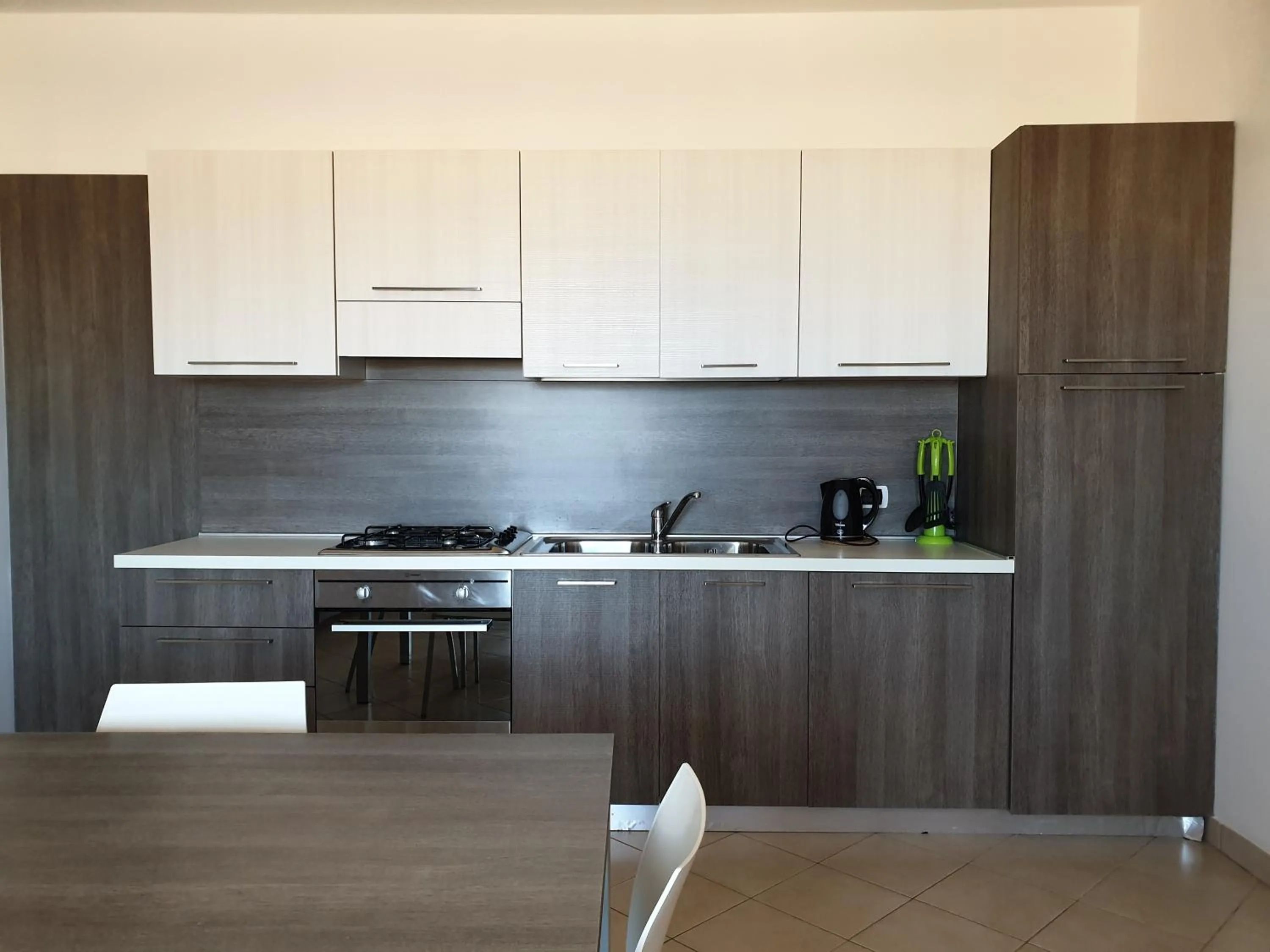 Kitchen or kitchenette in Aparthotel Por do Sol