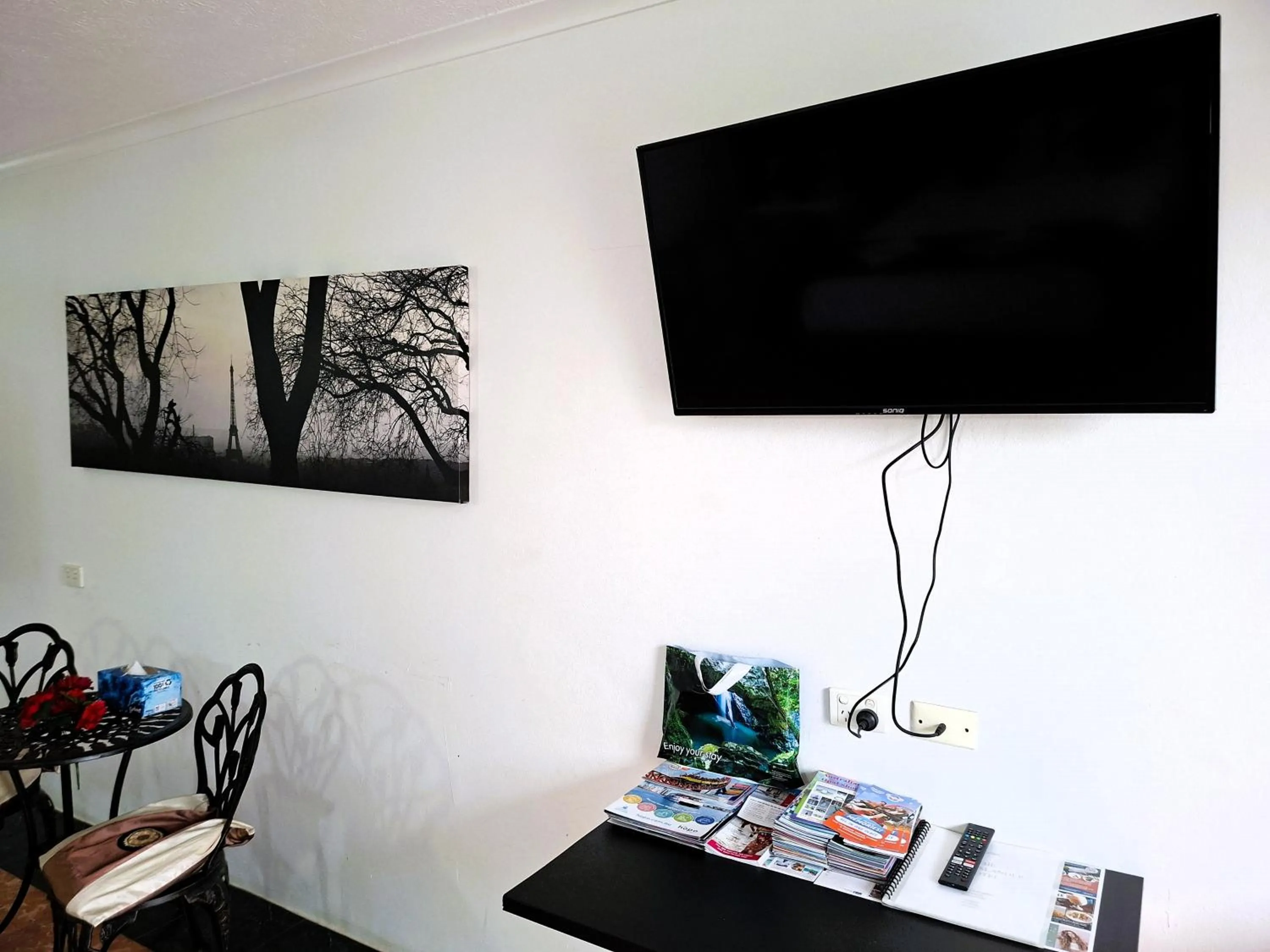 TV and multimedia in The Queenslander Motel