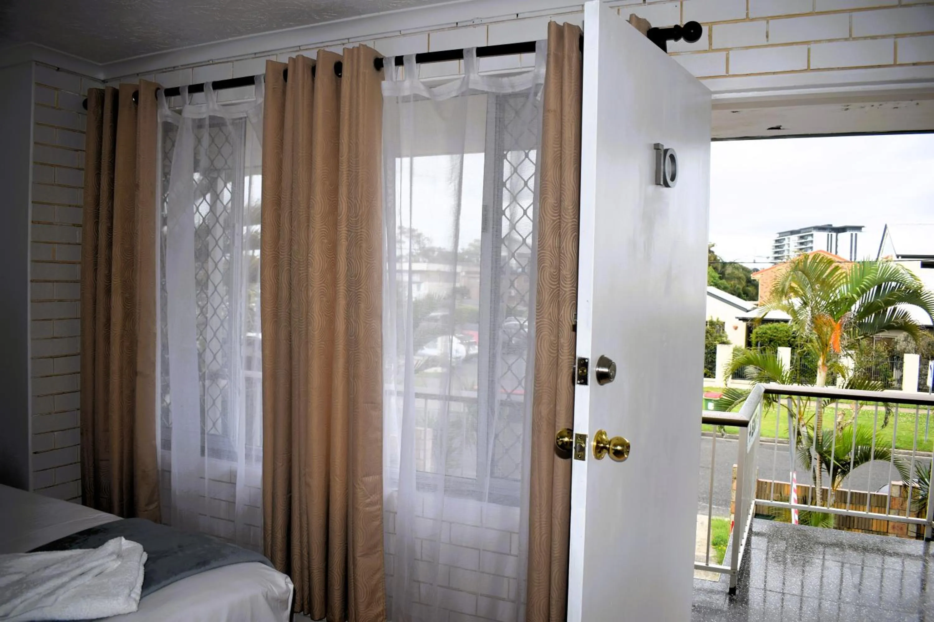 Bed in The Queenslander Motel