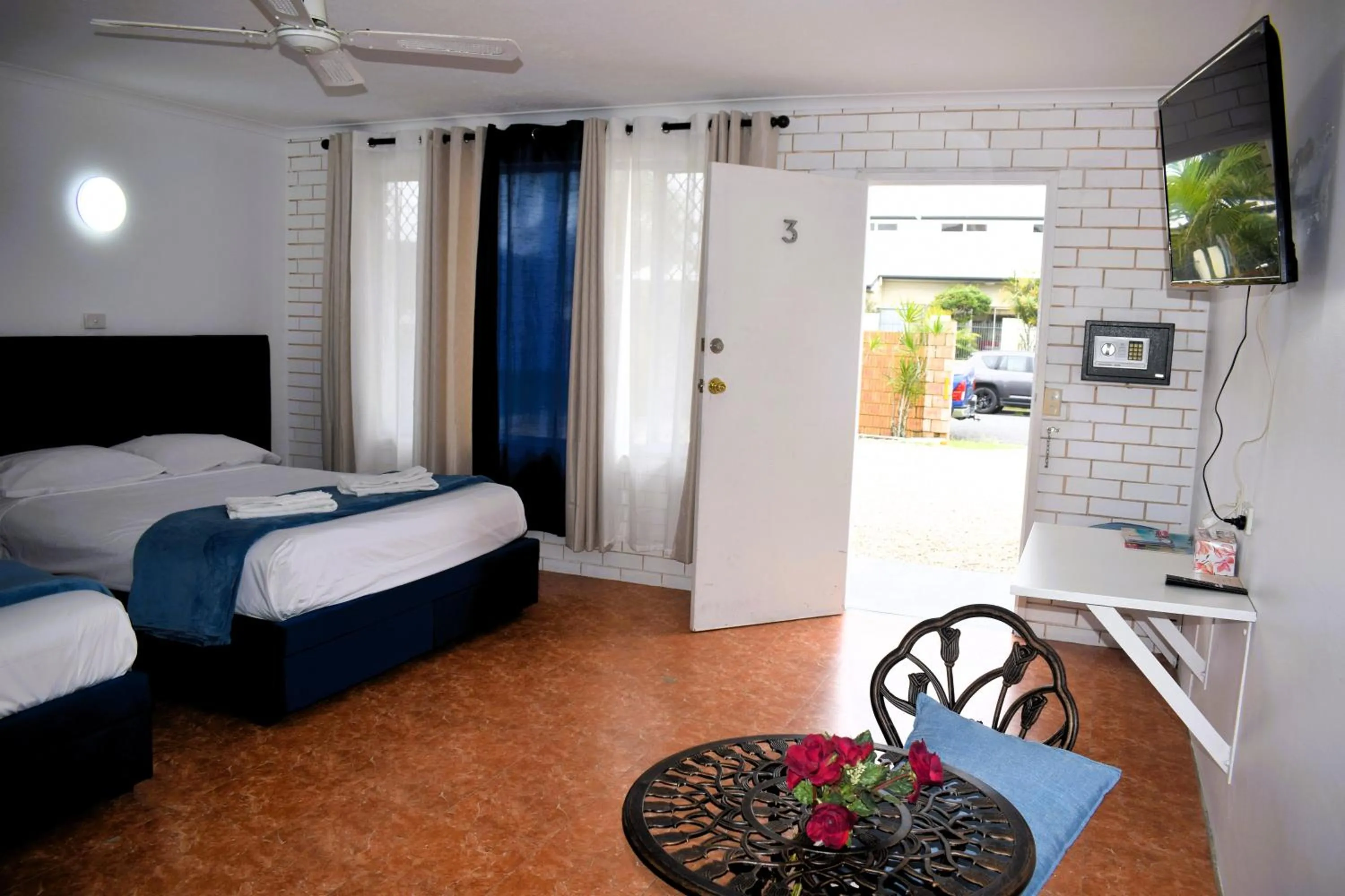 Bed in The Queenslander Motel