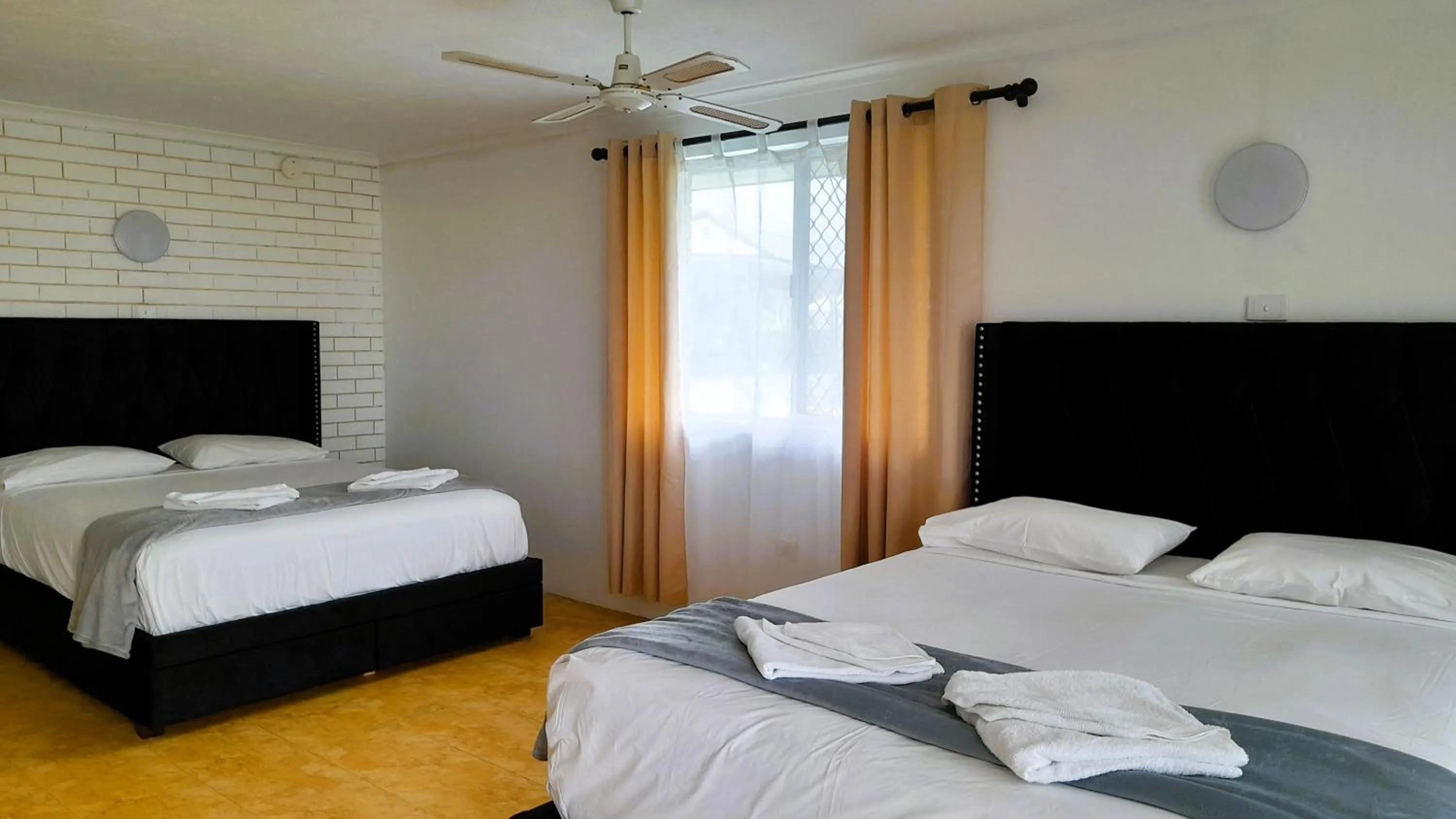 Bed in The Queenslander Motel
