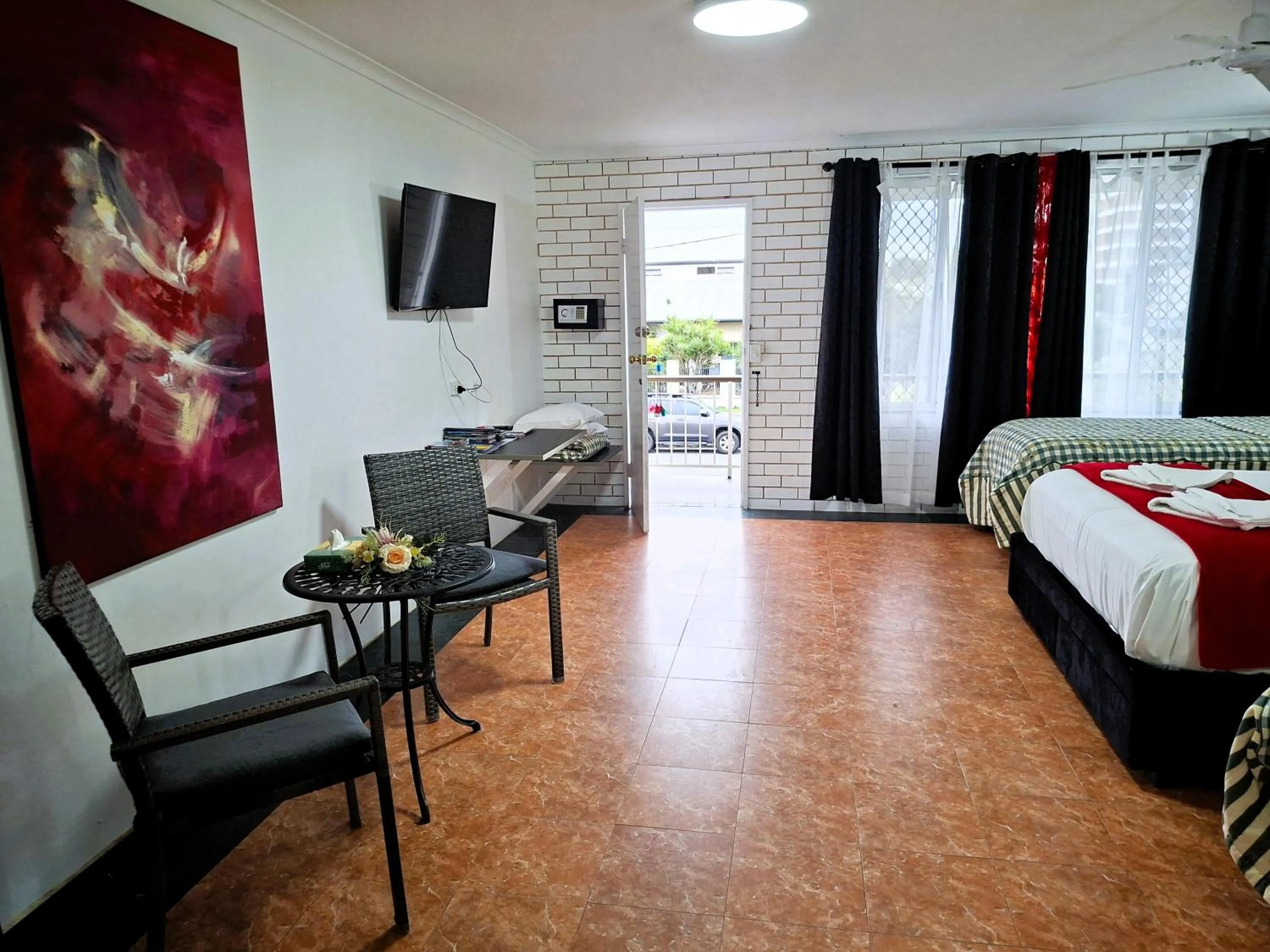 Bed in The Queenslander Motel