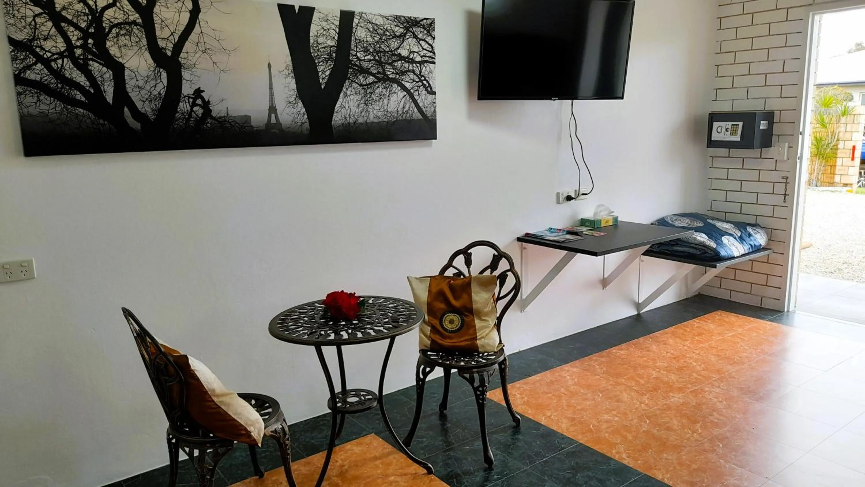 Property building in The Queenslander Motel