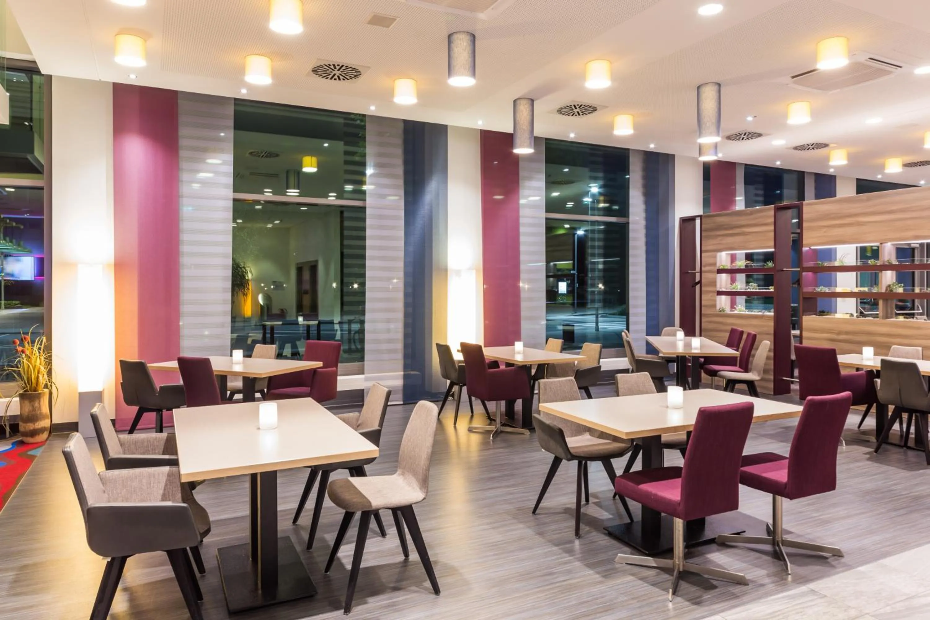 Restaurant/places to eat in Park Inn by Radisson Neumarkt