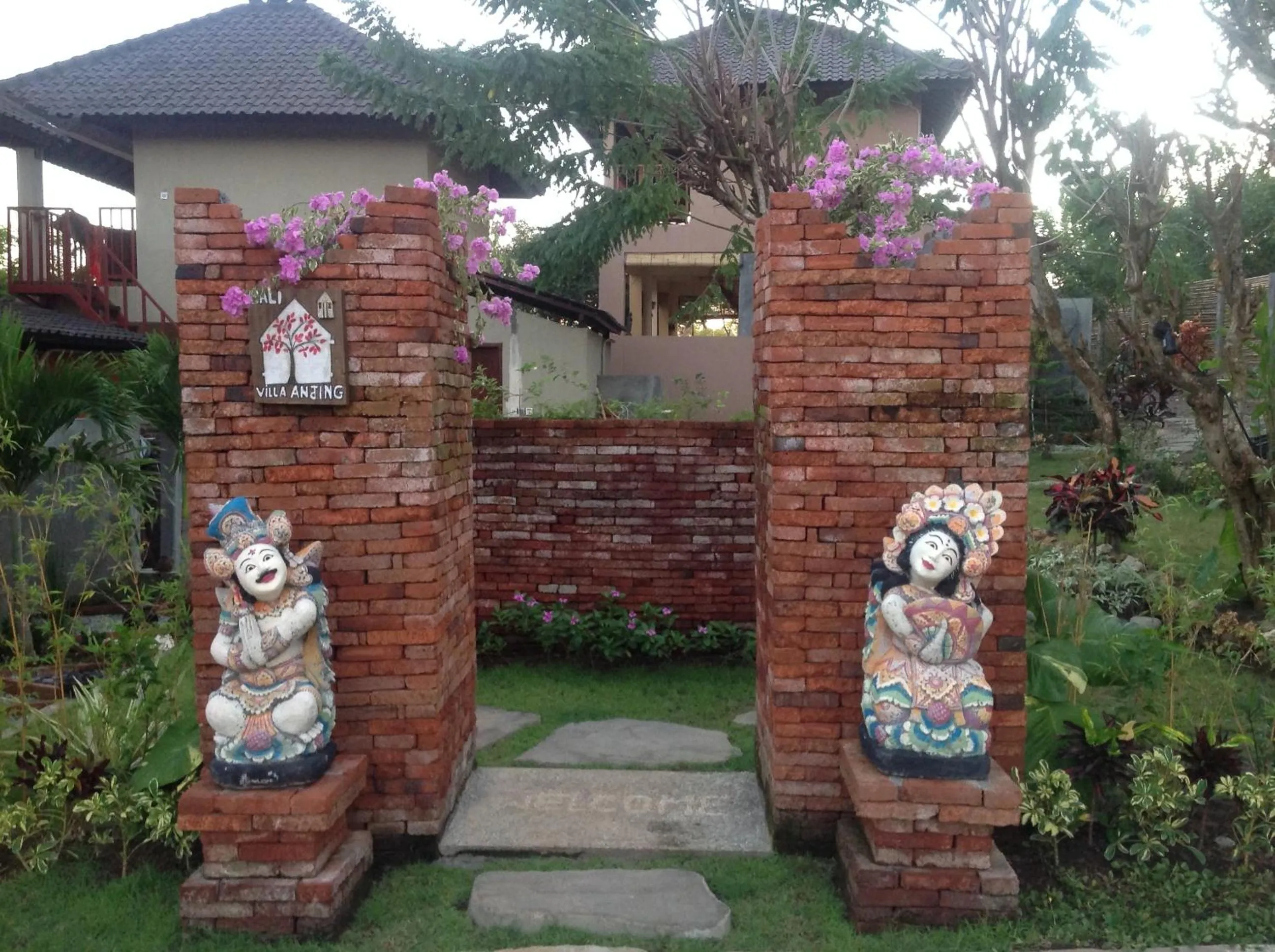 Facade/entrance in Villa Anjing 2