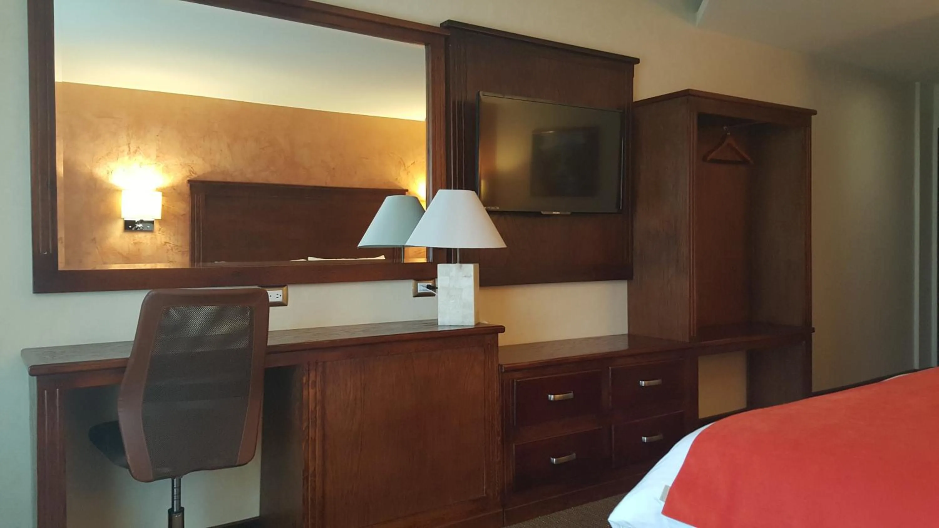 TV and multimedia, Bed in Hotel Don Ruben