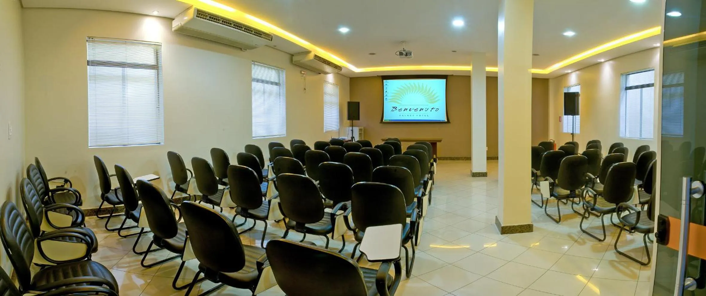 Meeting/conference room in Benvenuto Palace Hotel