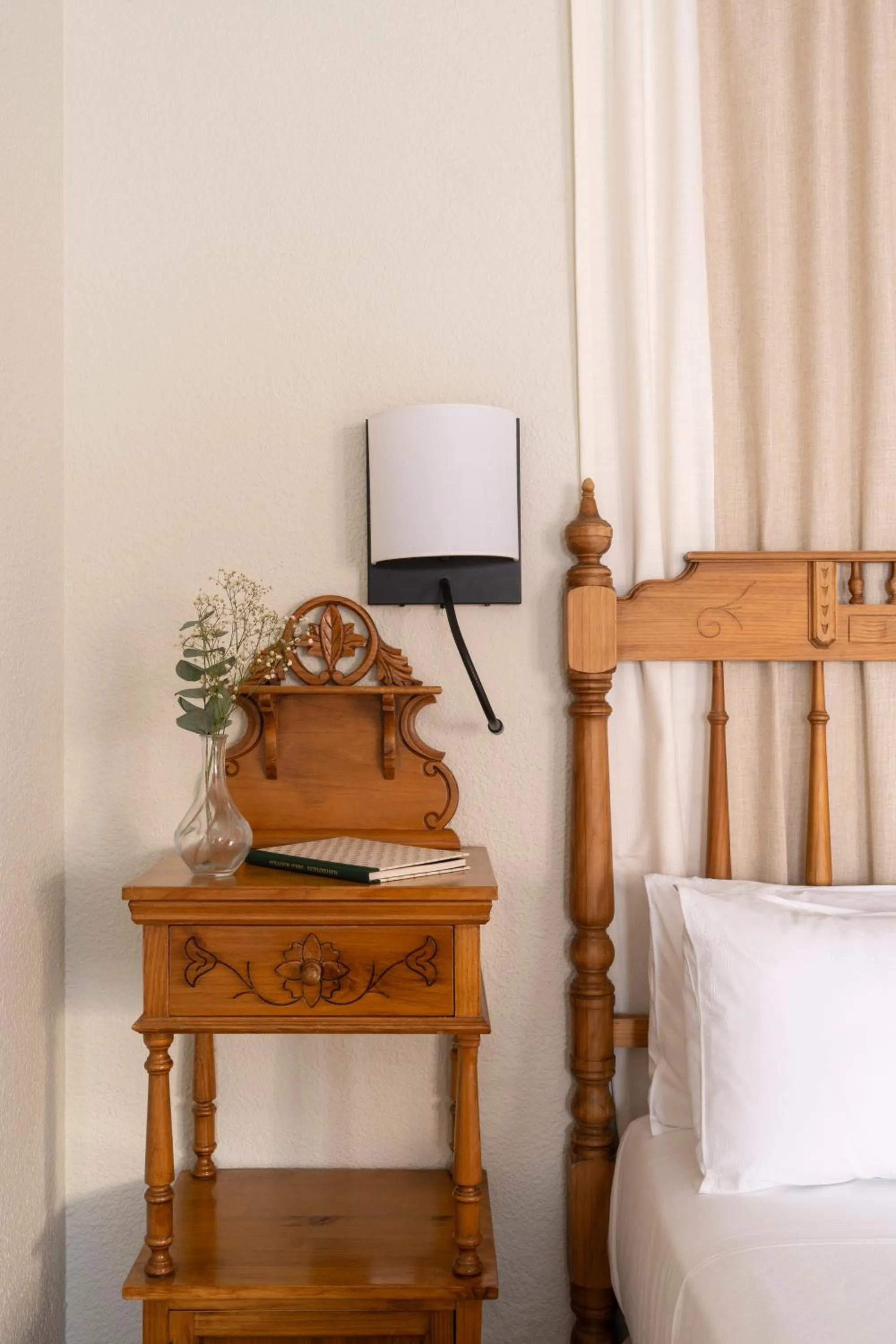 furniture, Bed in Parador de Santo Domingo de la Calzada
