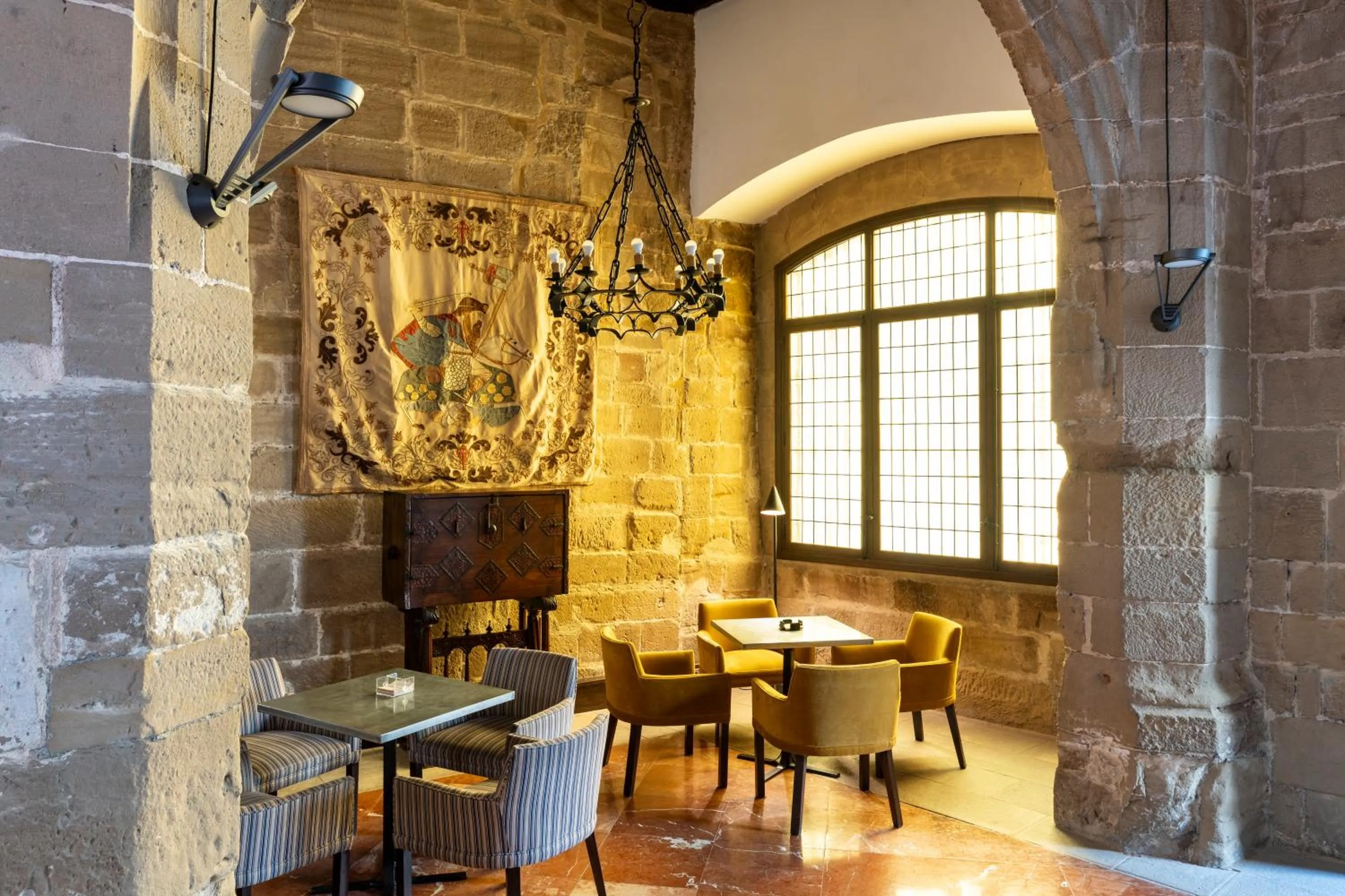 Communal lounge/ TV room in Parador de Santo Domingo de la Calzada