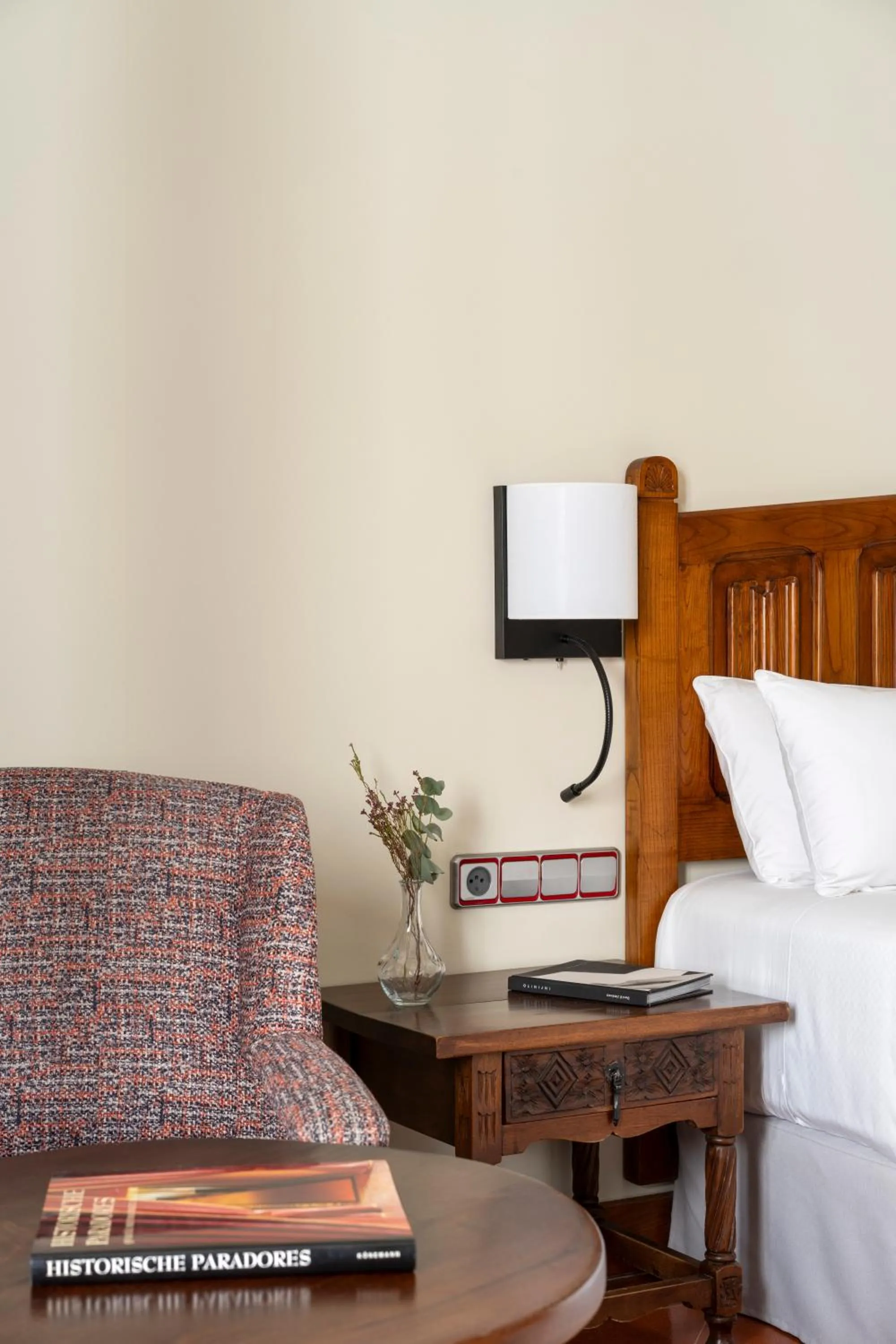 furniture, Bed in Parador de Santo Domingo de la Calzada