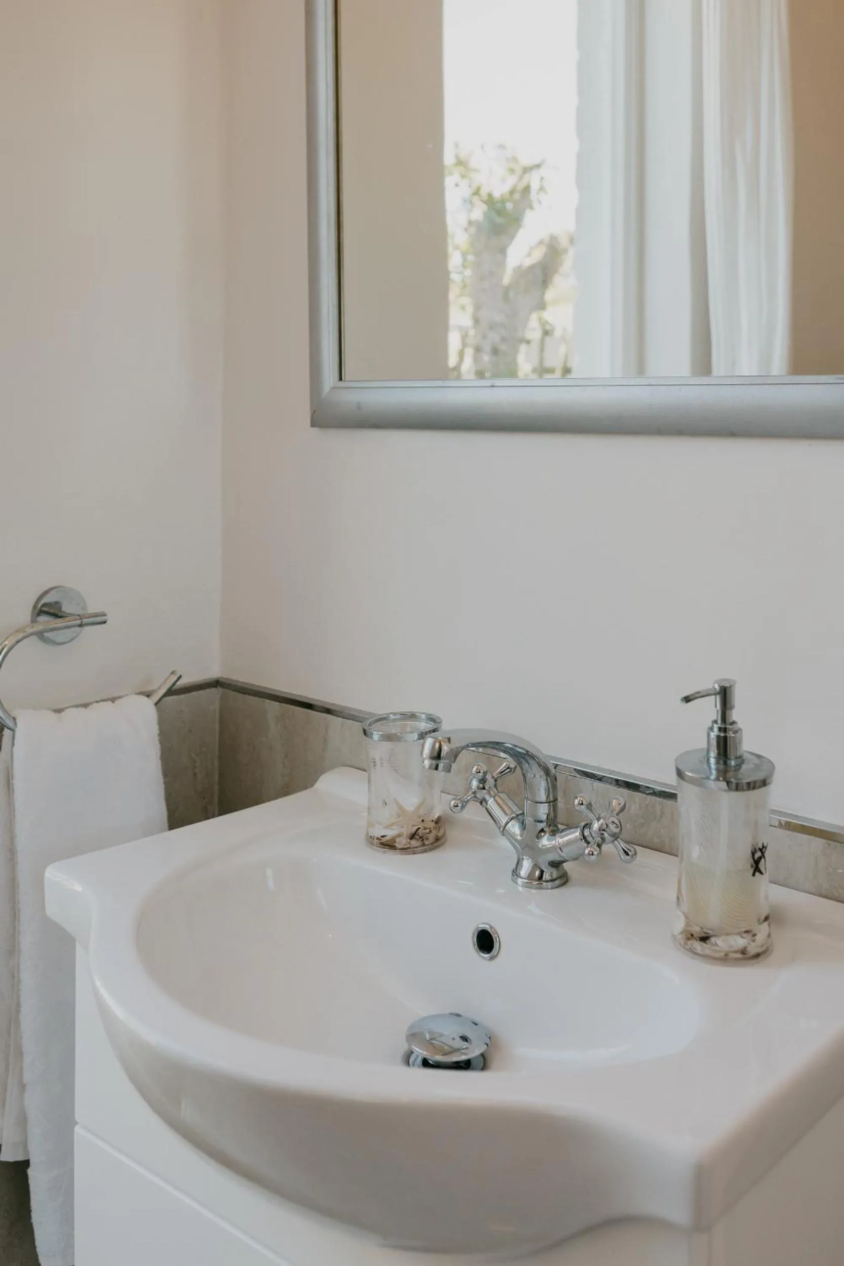 Bathroom in Guinea Fowl House