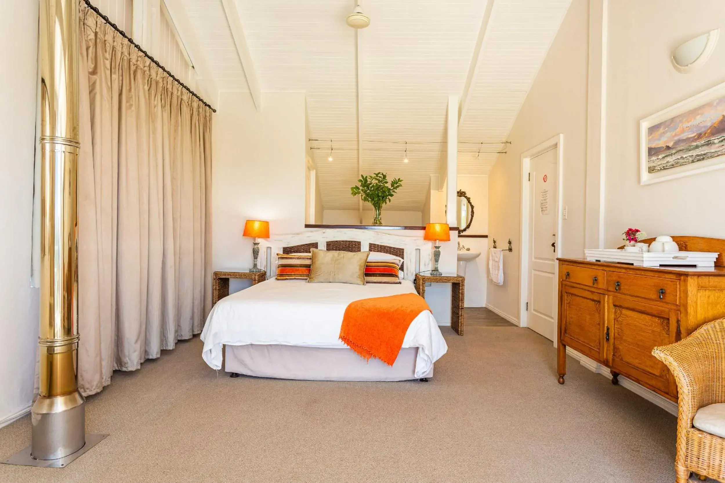Deluxe Double Room with Balcony and Sea View - single occupancy in Guinea Fowl House Deluxe Double Room with Balcony and Sea View - single occupancy in Guinea Fowl House