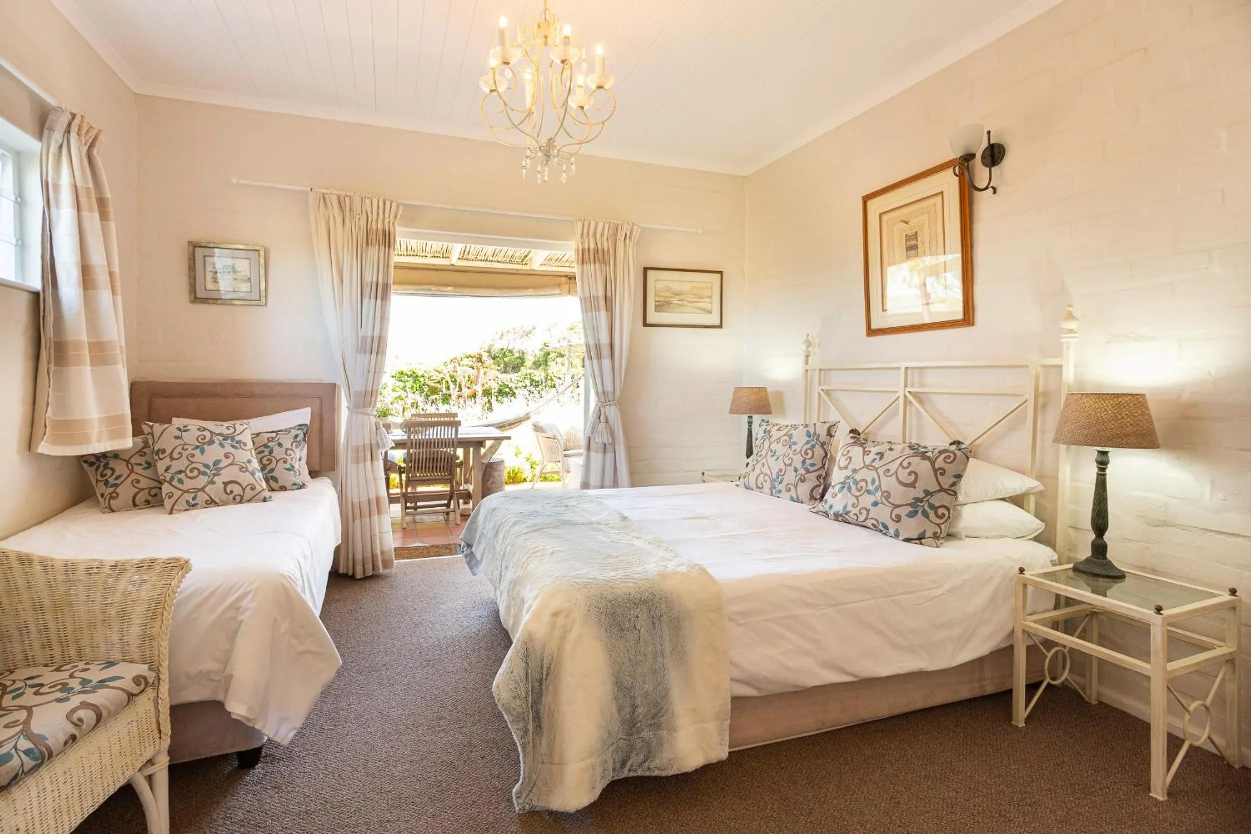 Photo of the whole room, Bed in Guinea Fowl House