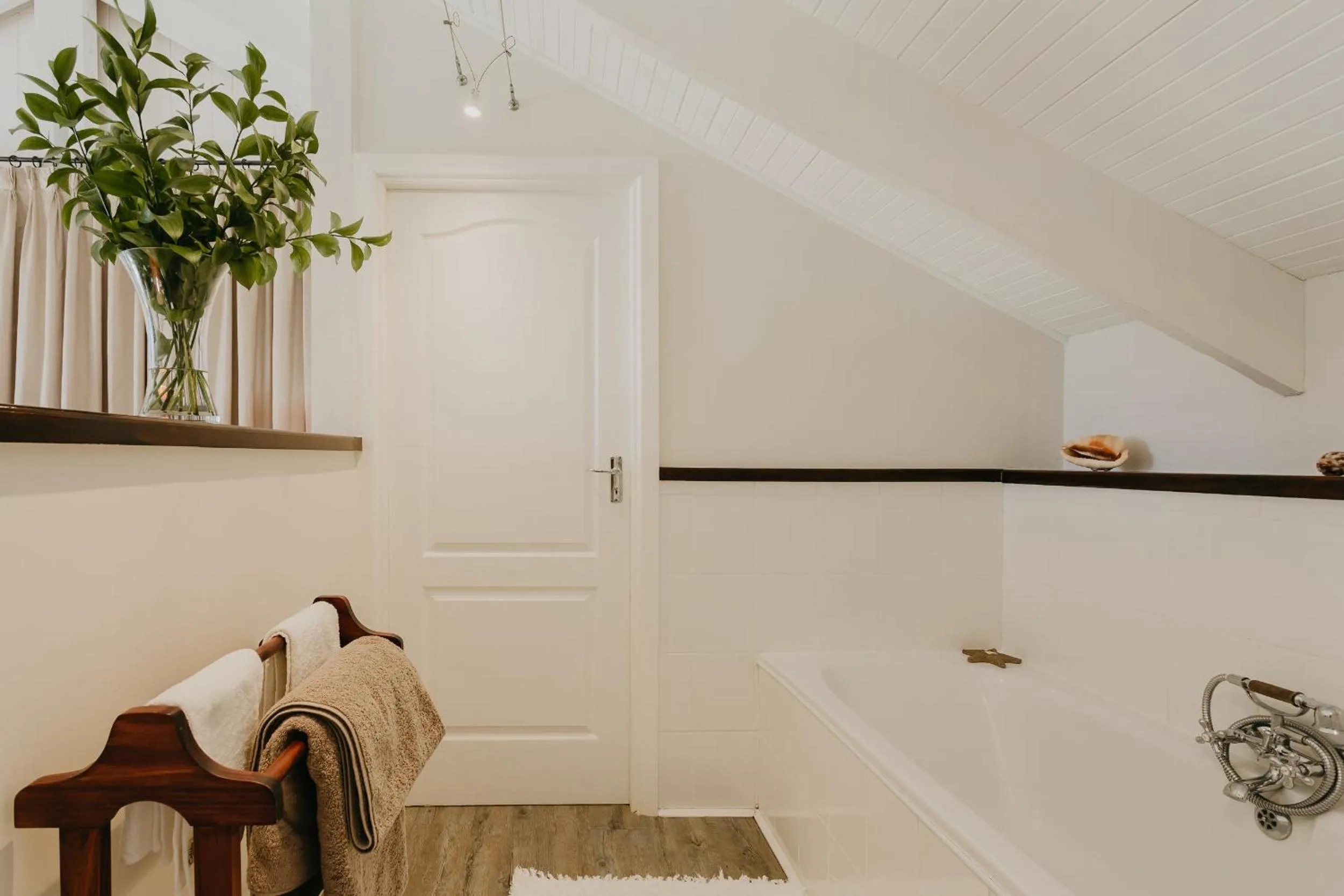Bathroom in Guinea Fowl House